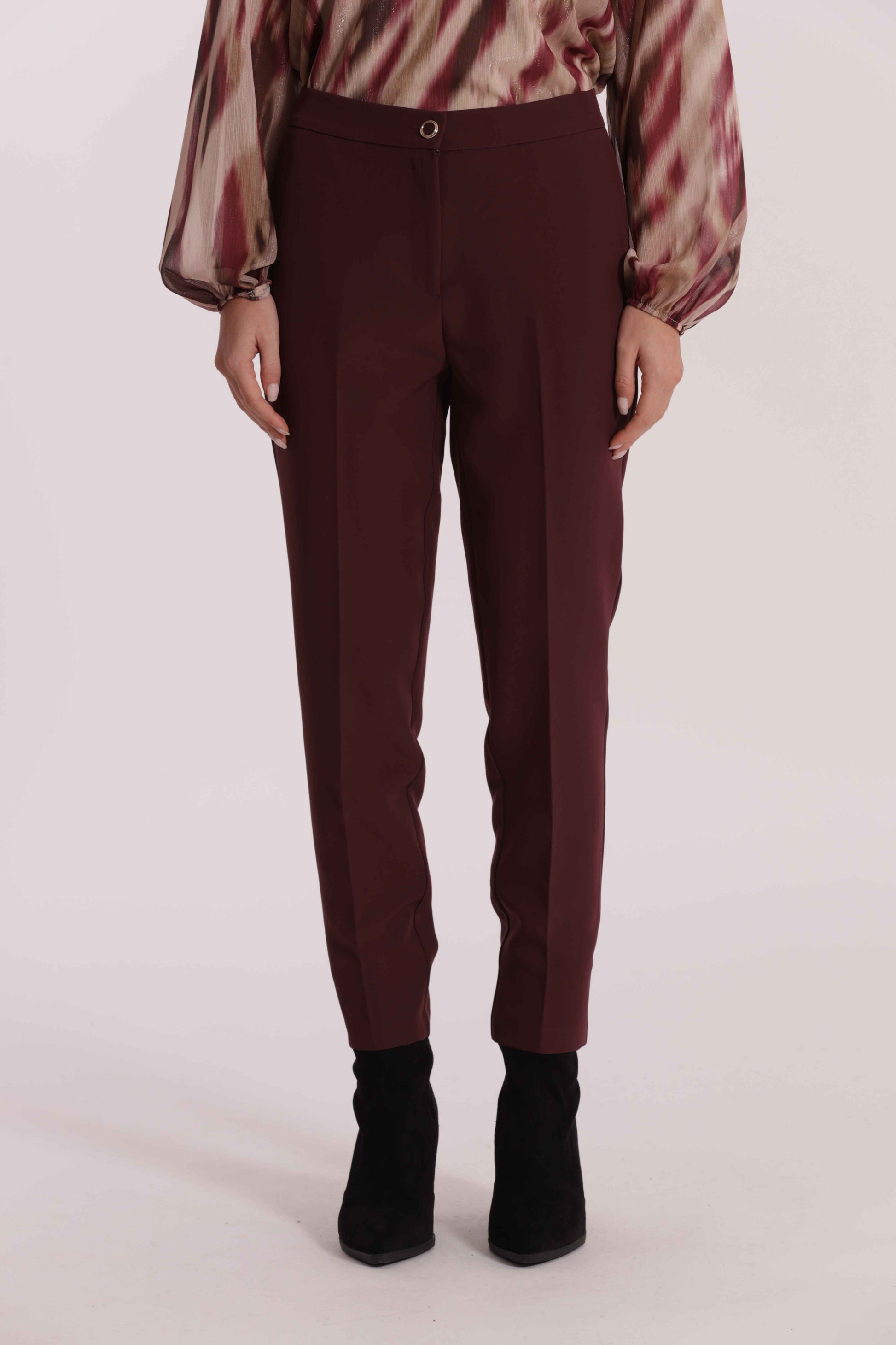 PANTALONE SIGARETTA CON ELASTICO DIETRO IN TESSUTO TECNICO