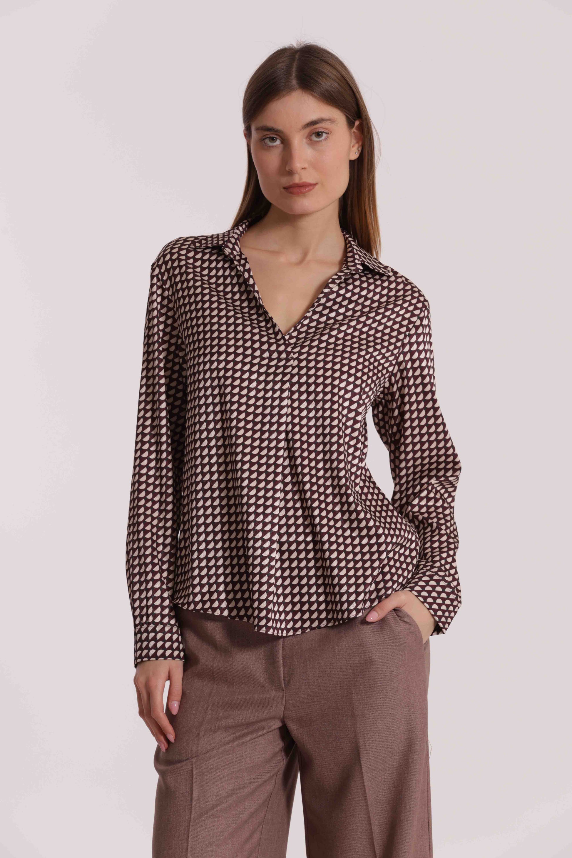 BLUSA SCOLLO A V FANTASIA GEO