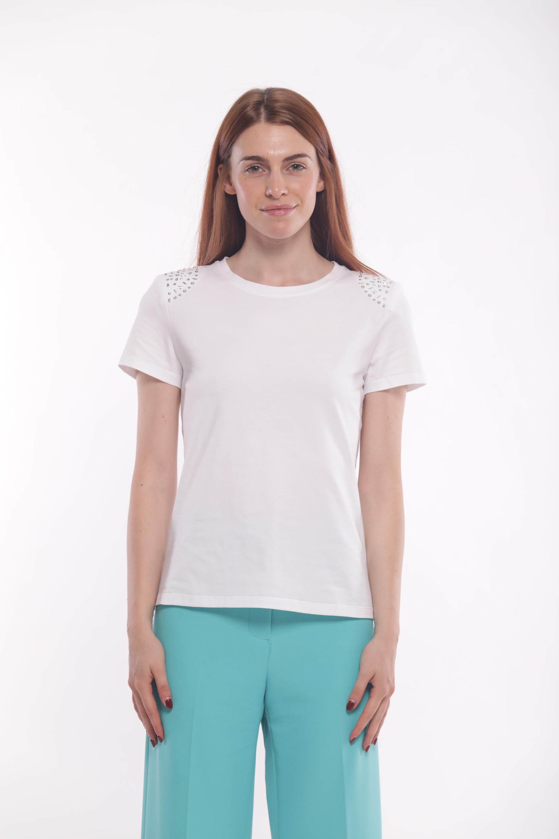 T-SHIRT CON BORCHIE SU SPALLE