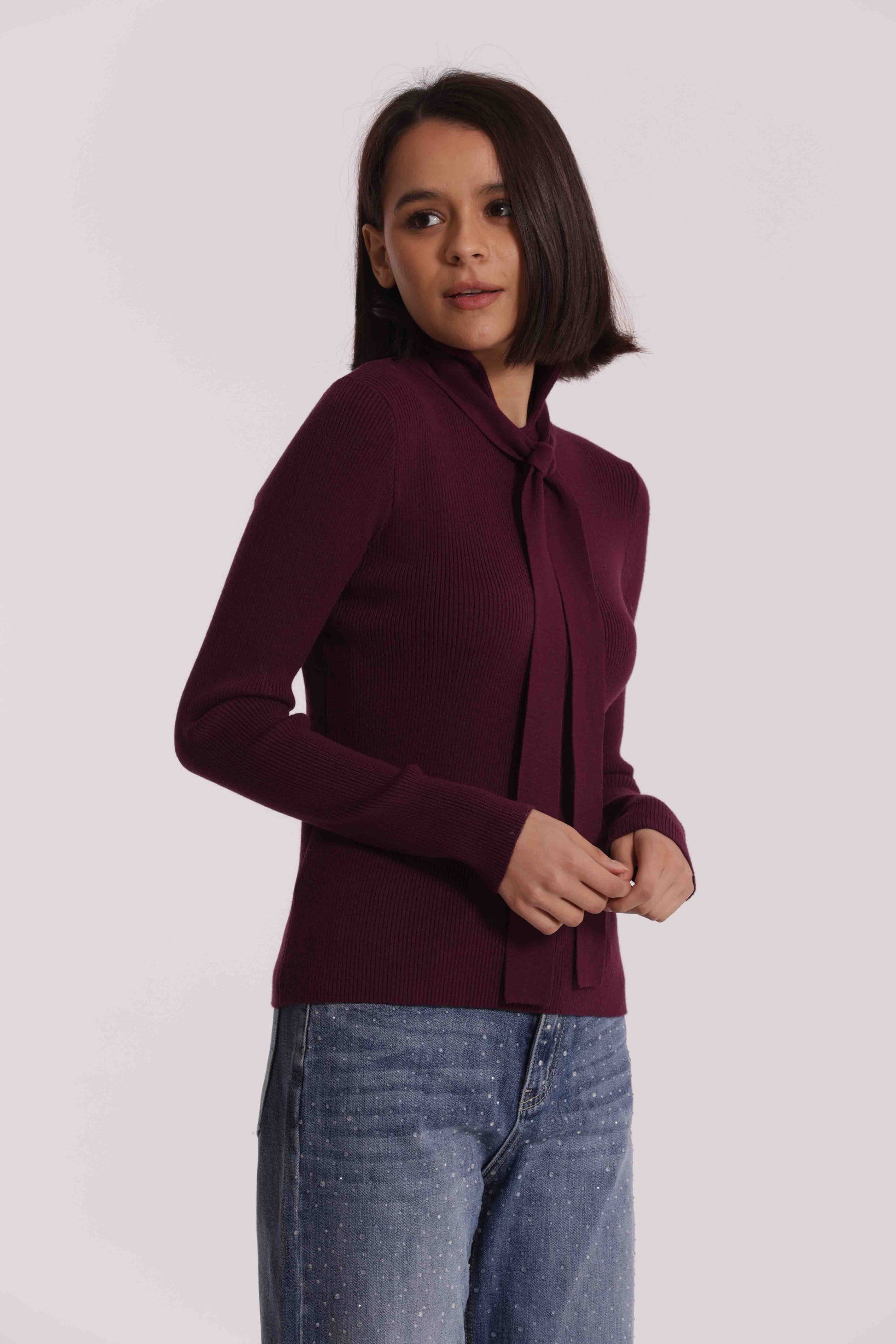 MAGLIA CON DETTAGLIO CRAVATTINO