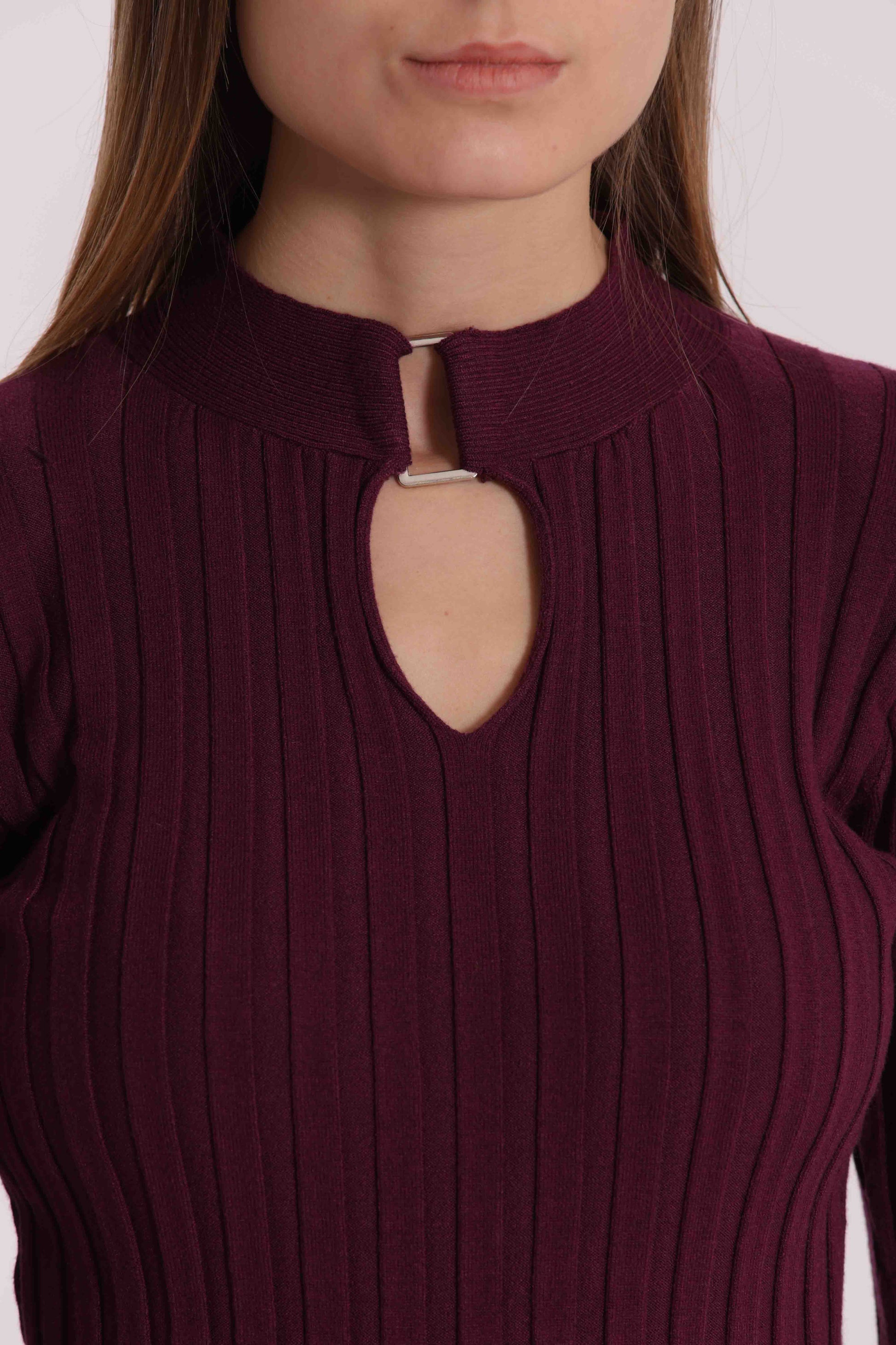 MAGLIA SCOLLO A GOCCIA CON ACCESSORIO METALLICO