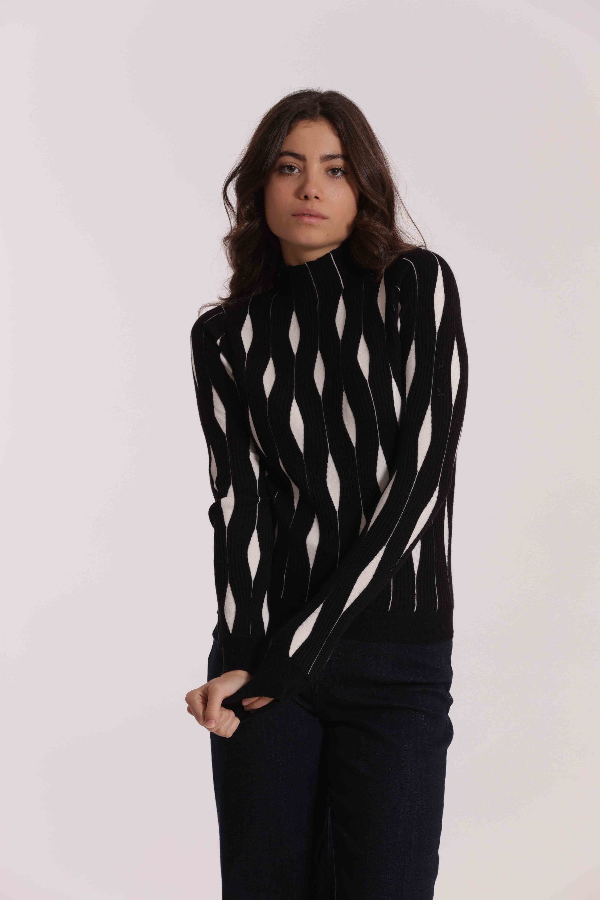 MAGLIA BICOLOR CON FANTASIA ROMBI