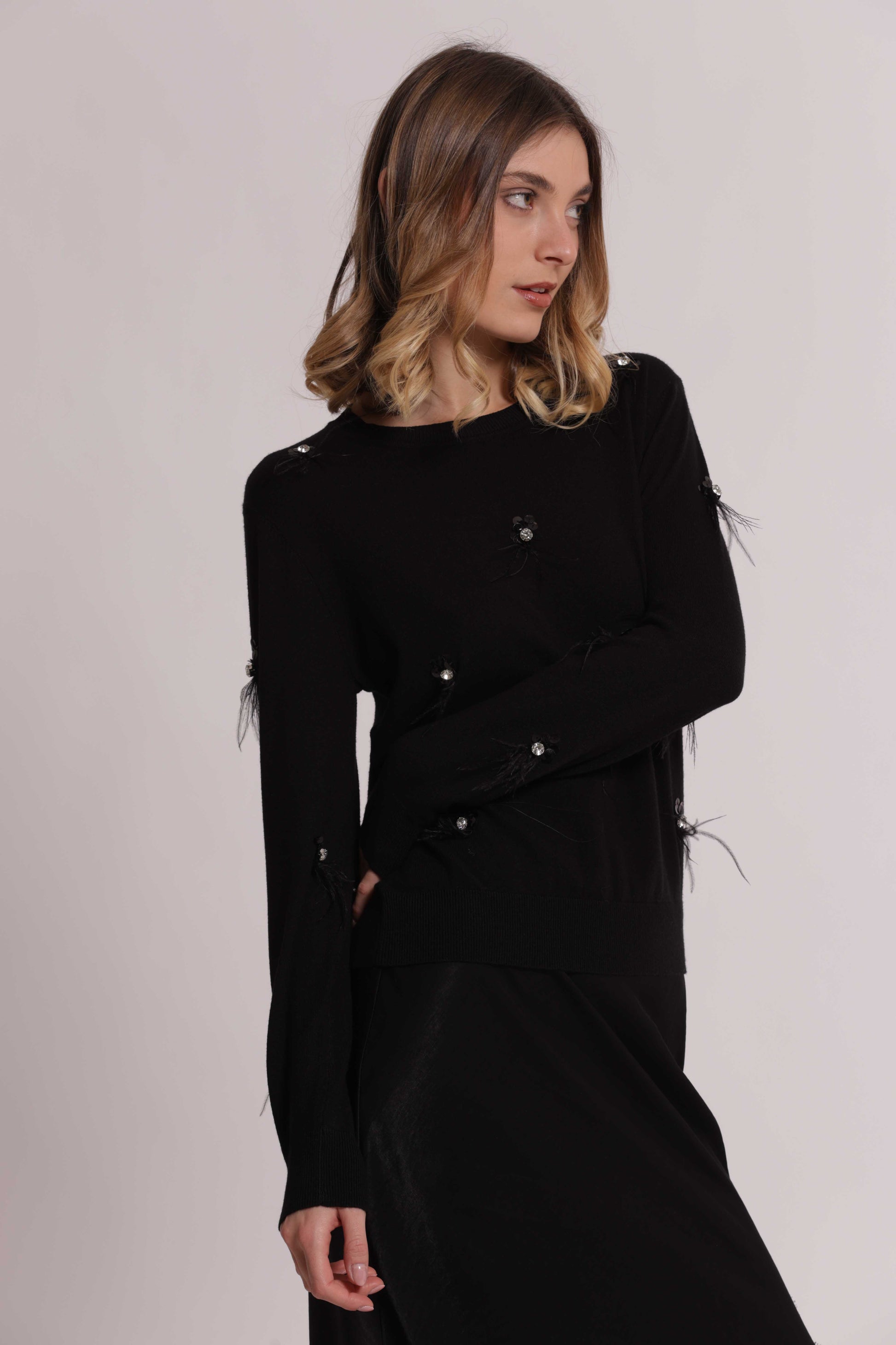 MIMI MUA FIRENZE-MAGLIA SCOLLO TONDO CON PIUME