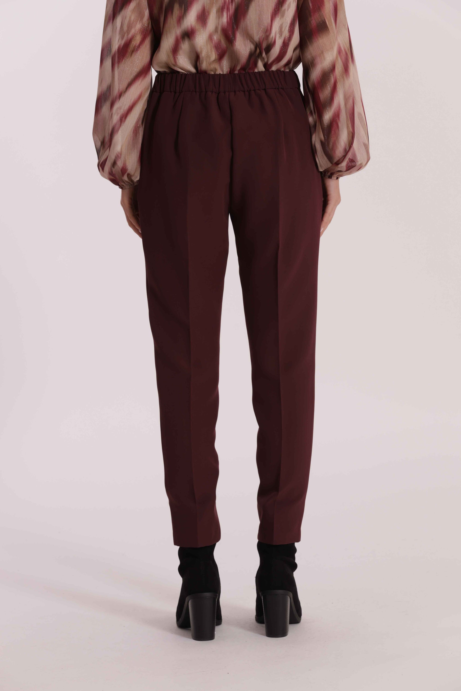 PANTALONE SIGARETTA CON ELASTICO DIETRO IN TESSUTO TECNICO
