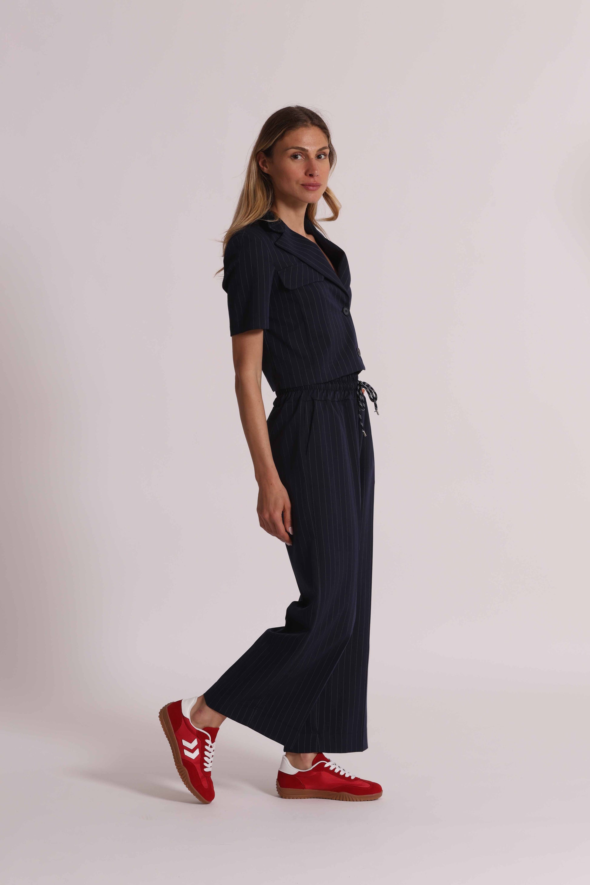 PANTALONE CROPPED CON ELASTICO IN VITA GESSATO