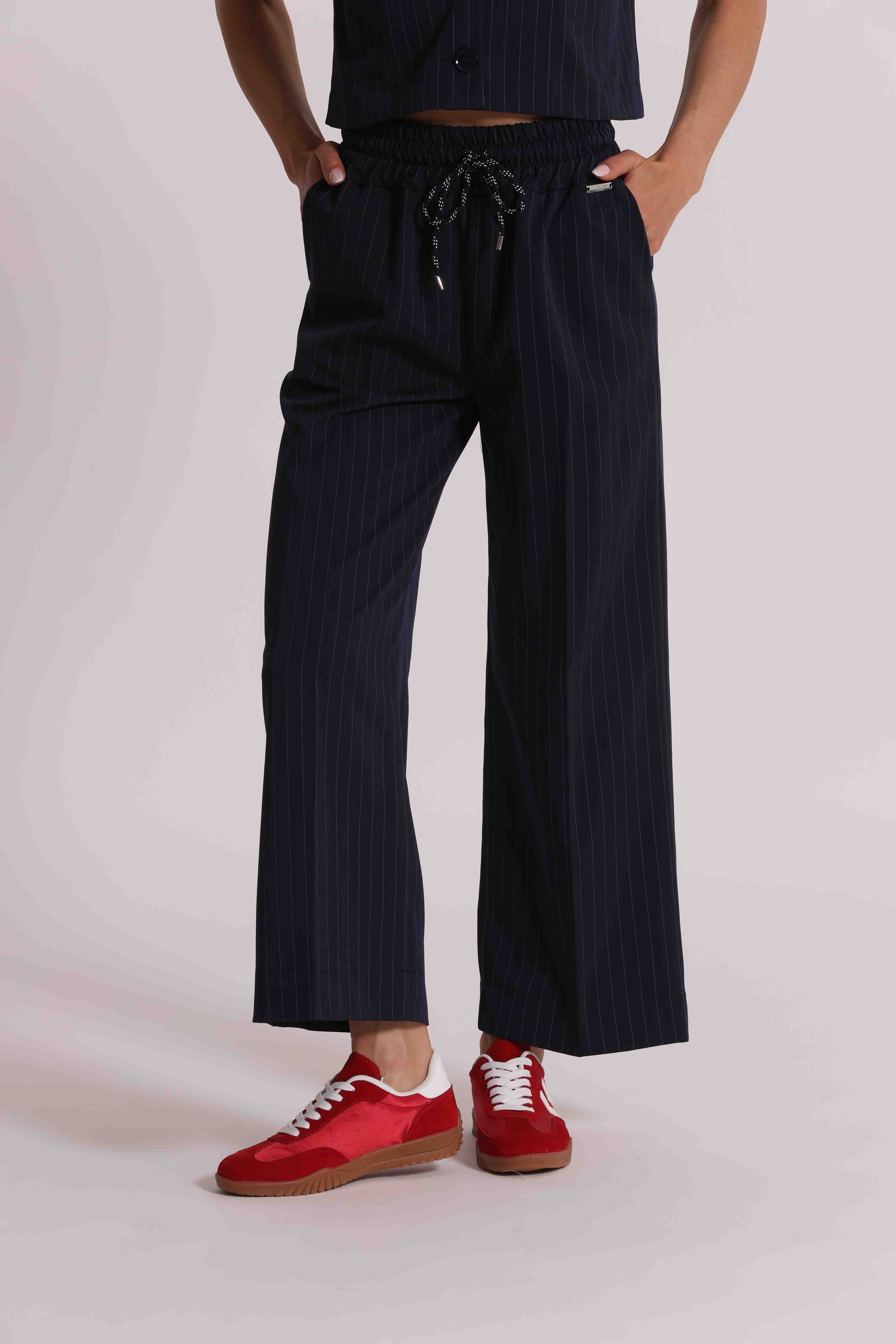 PANTALONE CROPPED CON ELASTICO IN VITA GESSATO