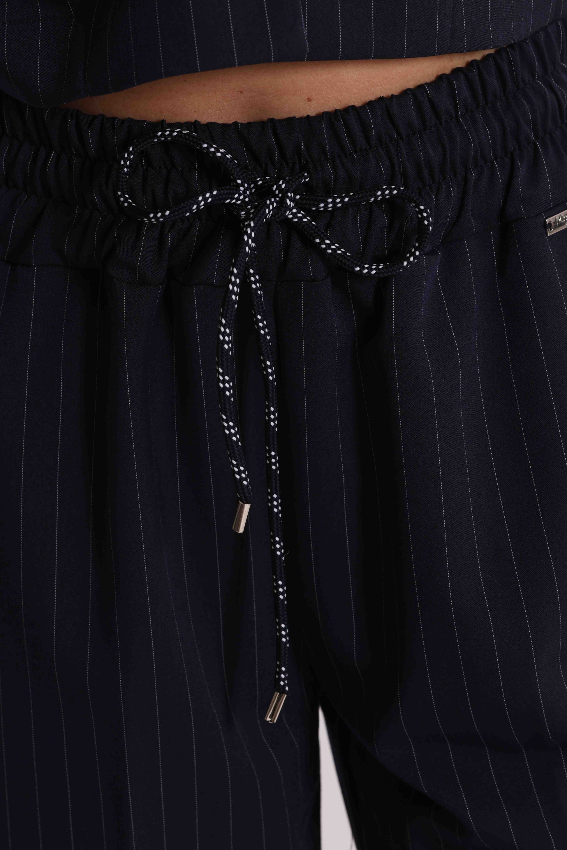 PANTALONE CROPPED CON ELASTICO IN VITA GESSATO