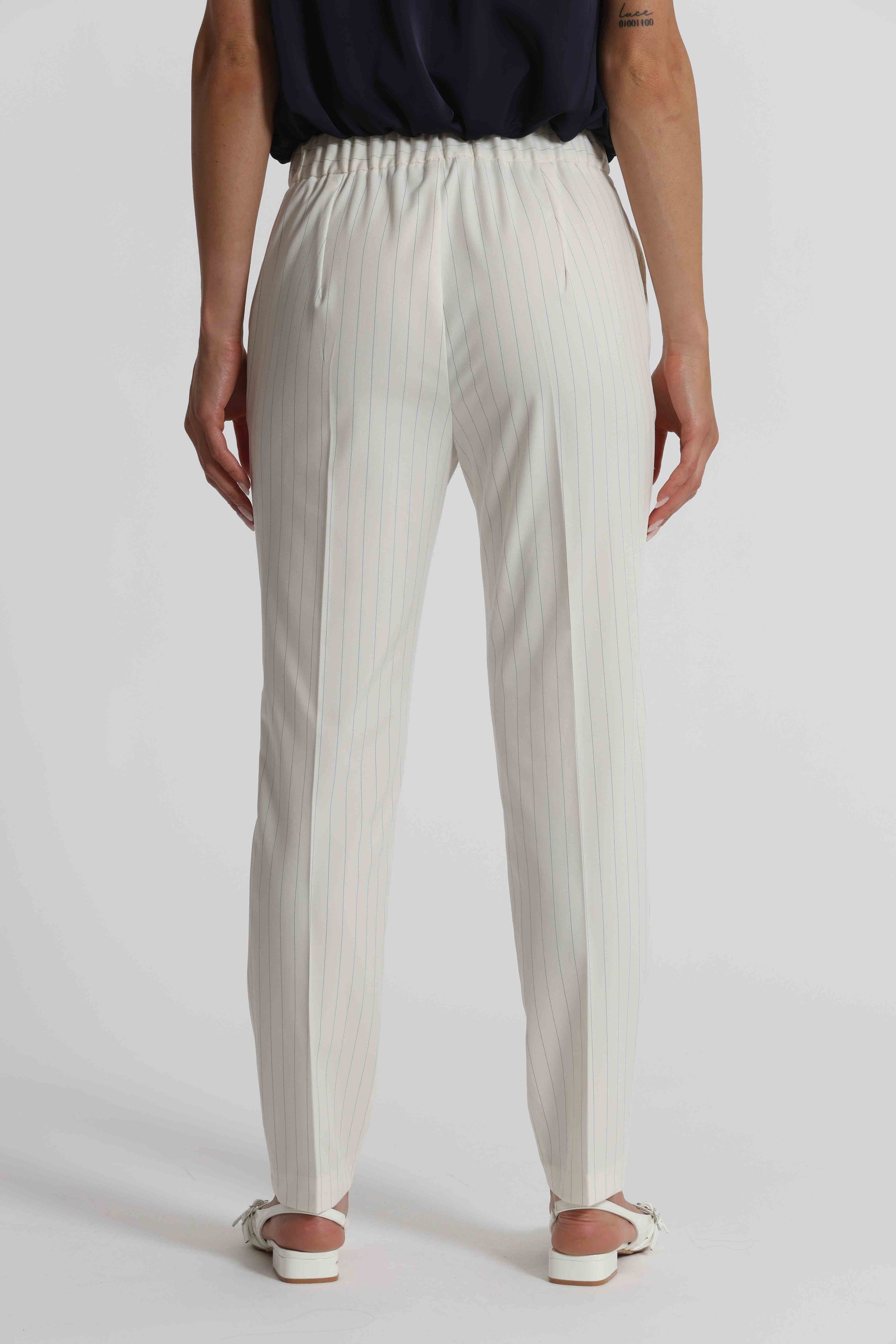 PANTALONE SIGARETTA CON ELASTICO DIETRO GESSATO