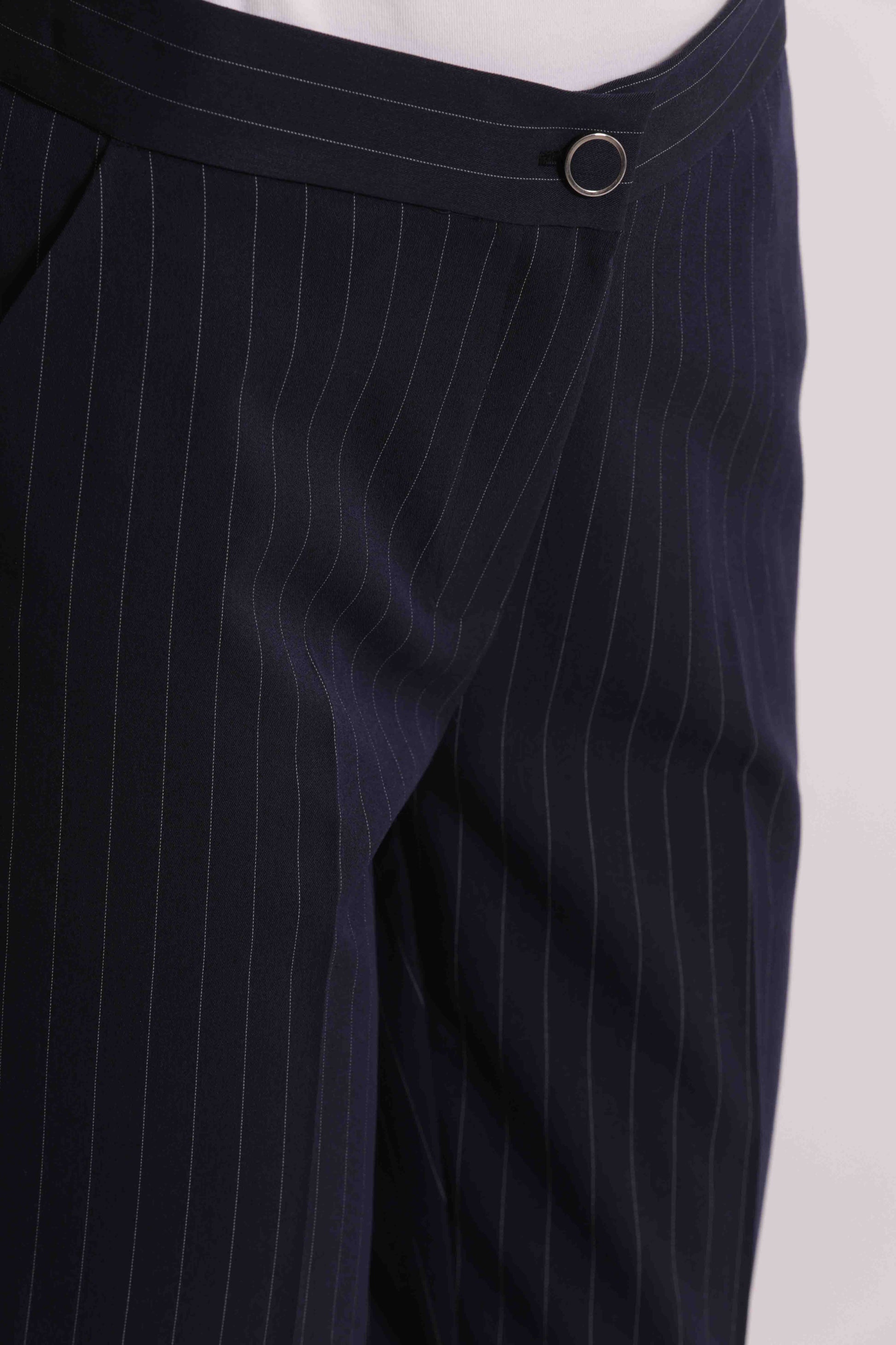 PANTALONE SIGARETTA CON ELASTICO DIETRO GESSATO