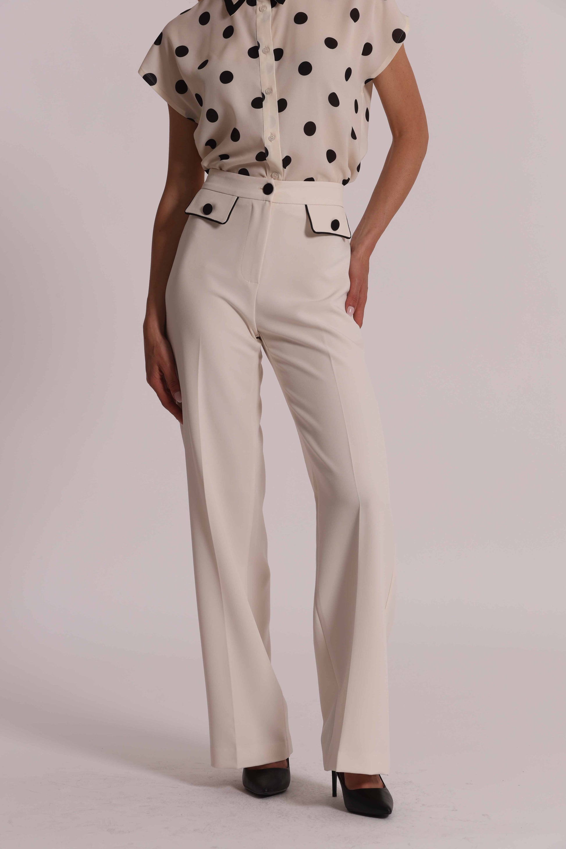 PANTALONE CON BORDI A CONTRASTO