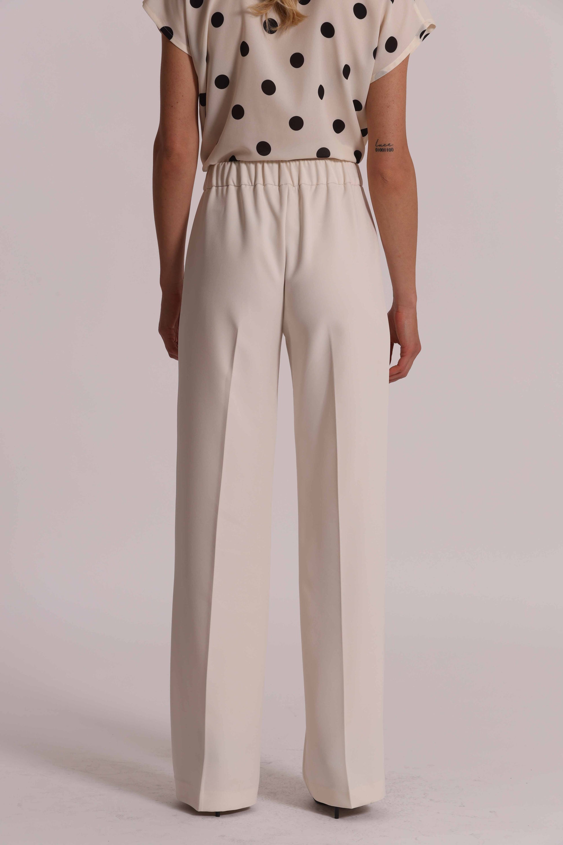 PANTALONE CON BORDI A CONTRASTO
