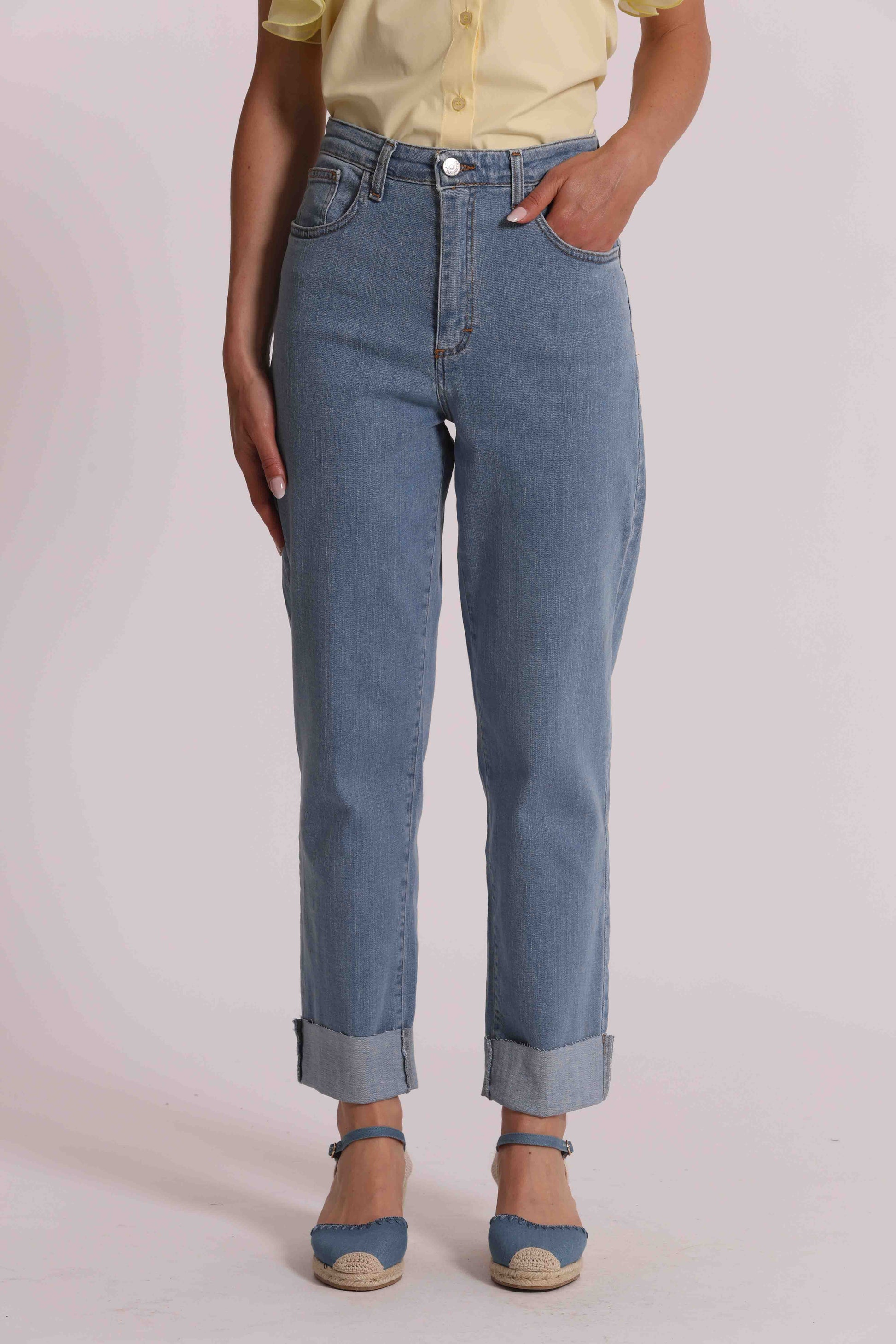 JEANS CROPPED CON RISVOLTO