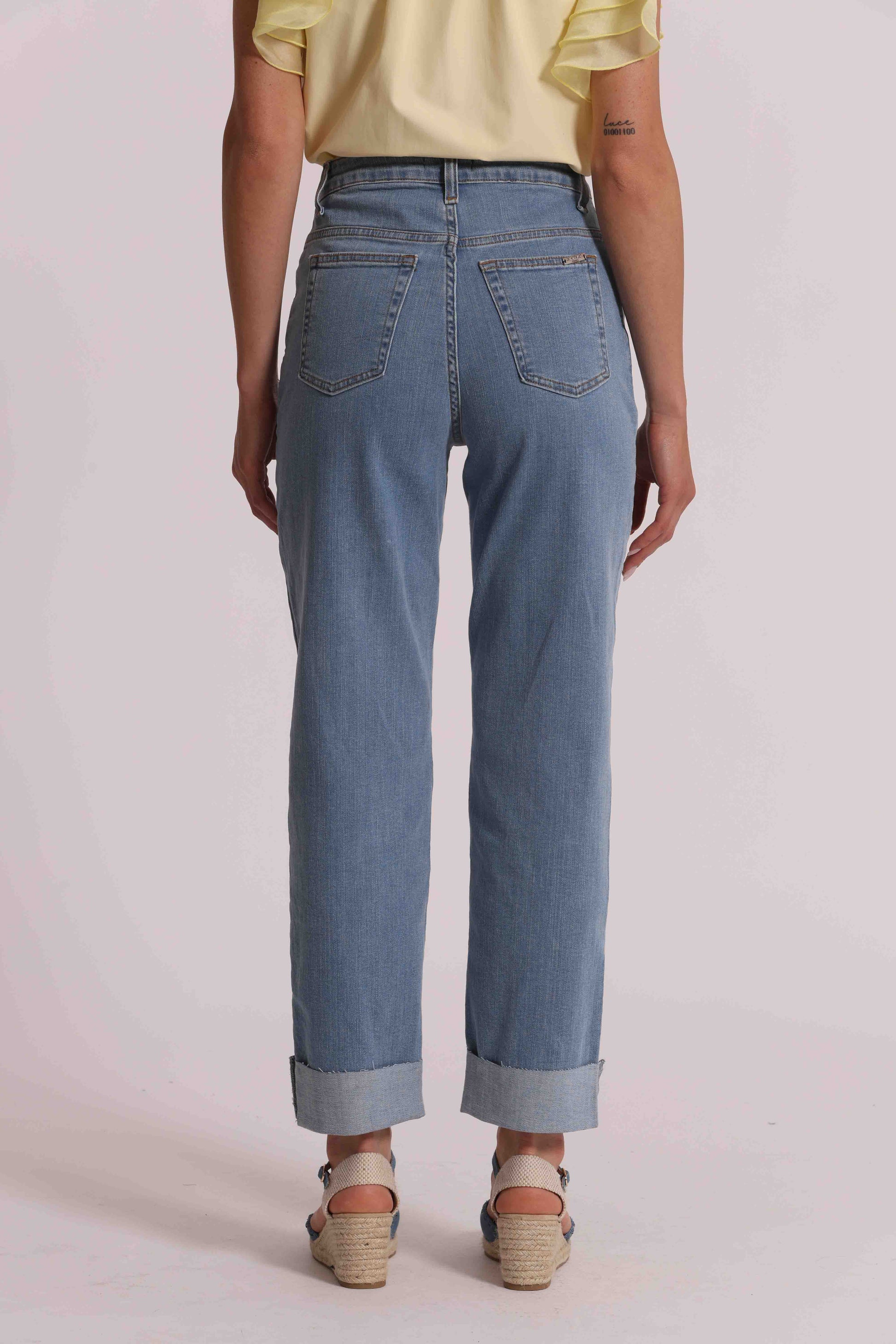 JEANS CROPPED CON RISVOLTO