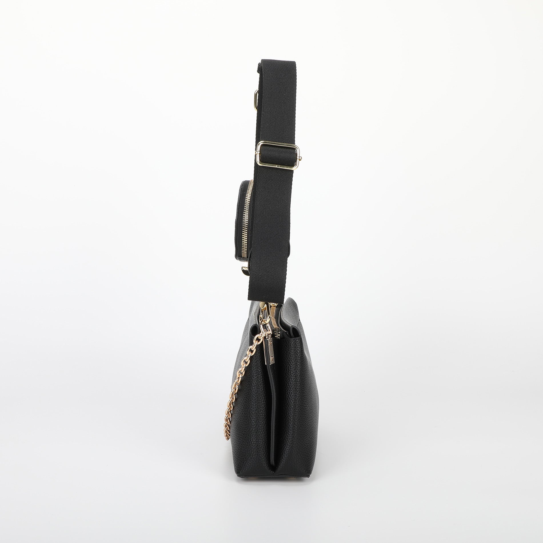 BORSA A TRACOLLA CON DETTAGLIO APPESO