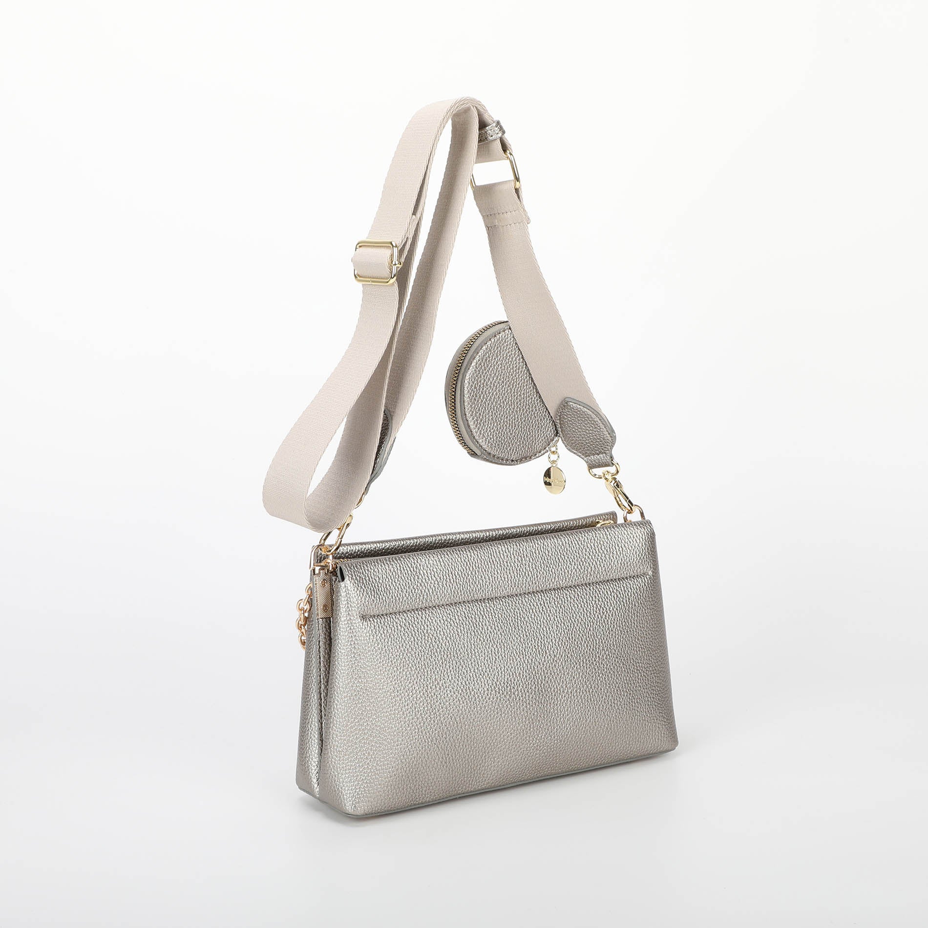 BORSA A TRACOLLA CON DETTAGLIO APPESO