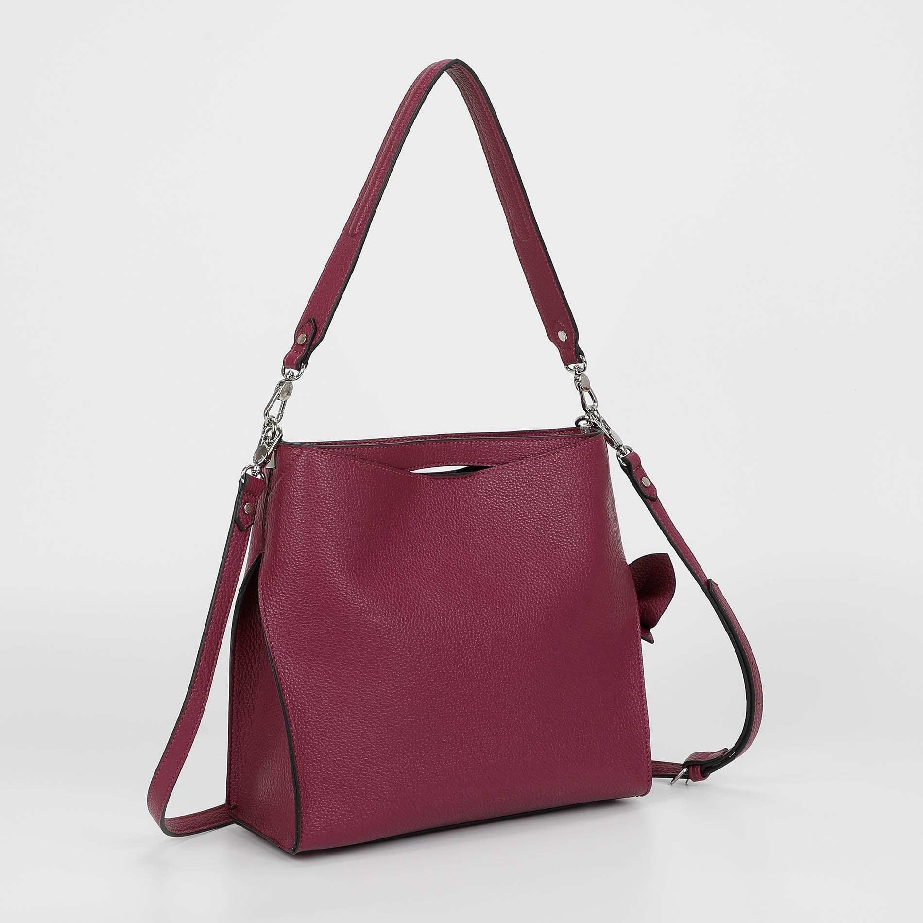 BORSA A SPALLA GRANDE CON BORDI NERI