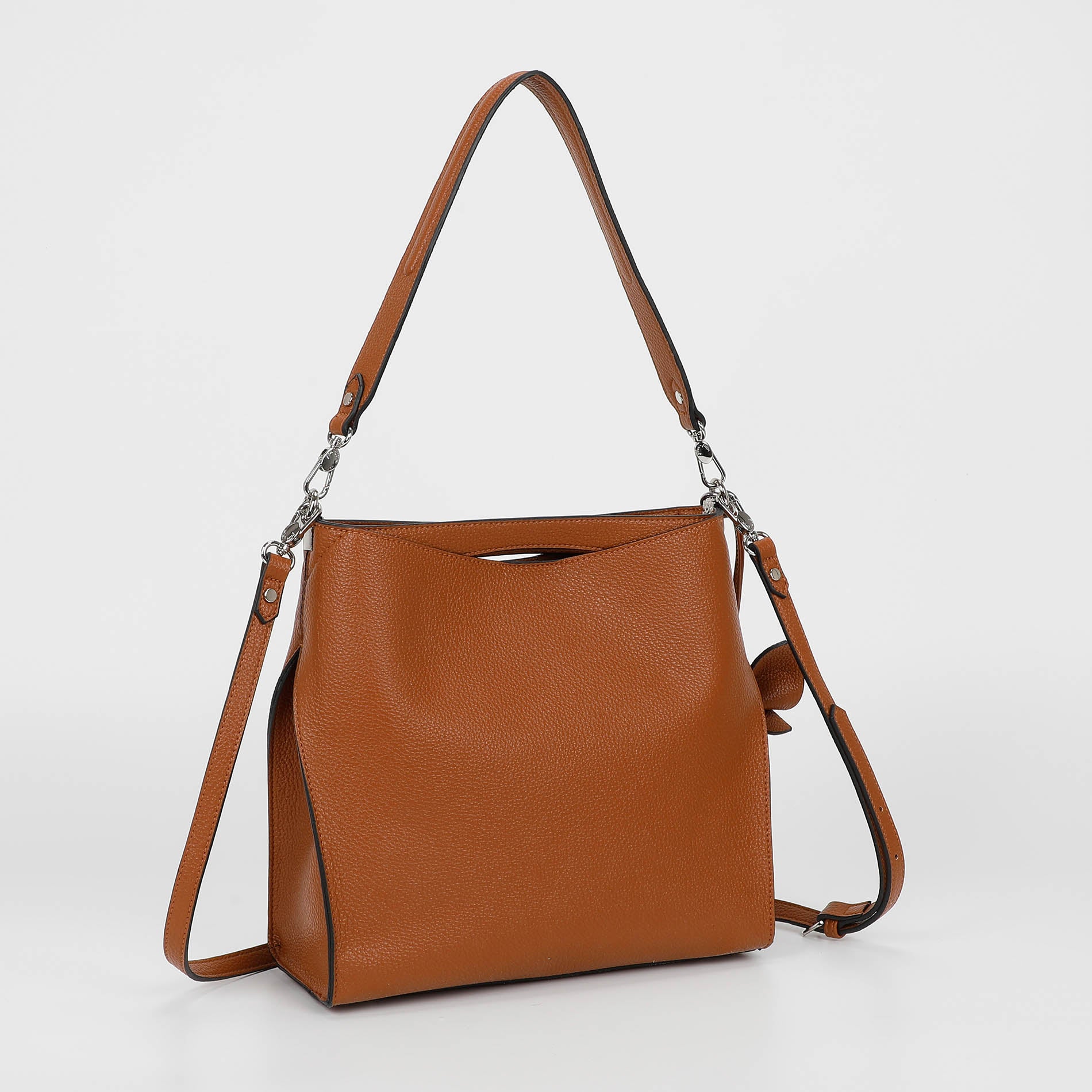 BORSA A SPALLA GRANDE CON BORDI NERI