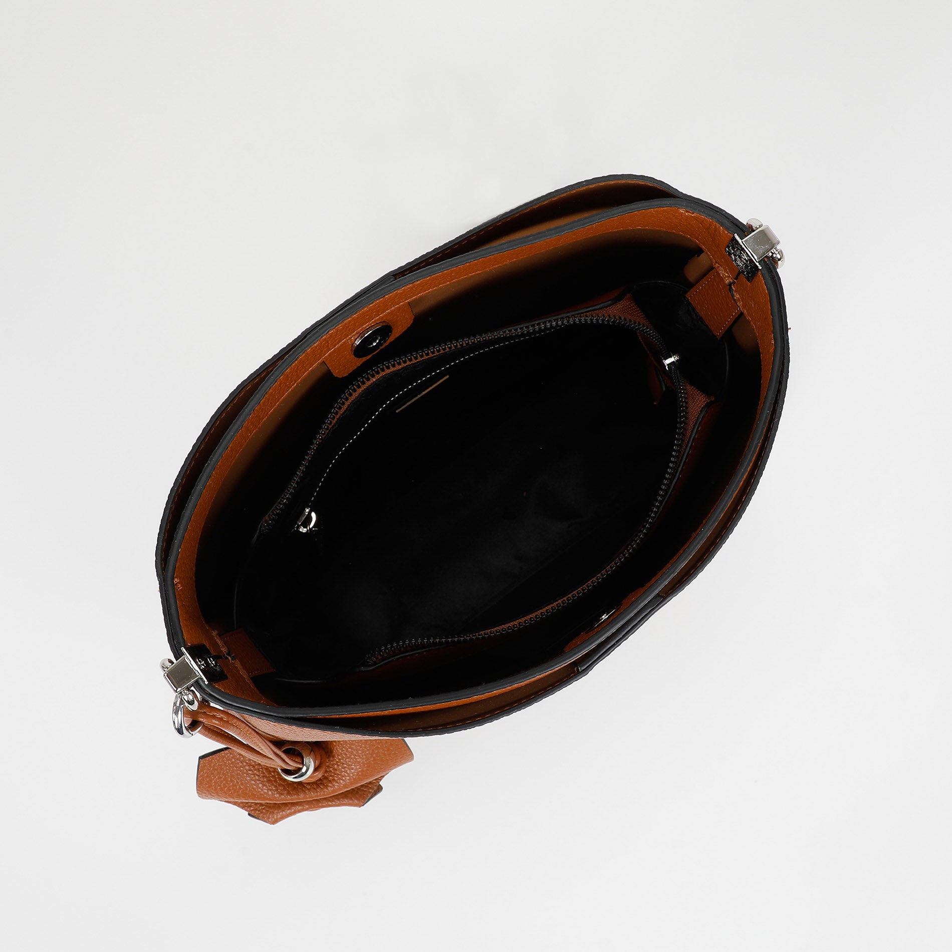 BORSA A SPALLA GRANDE CON BORDI NERI