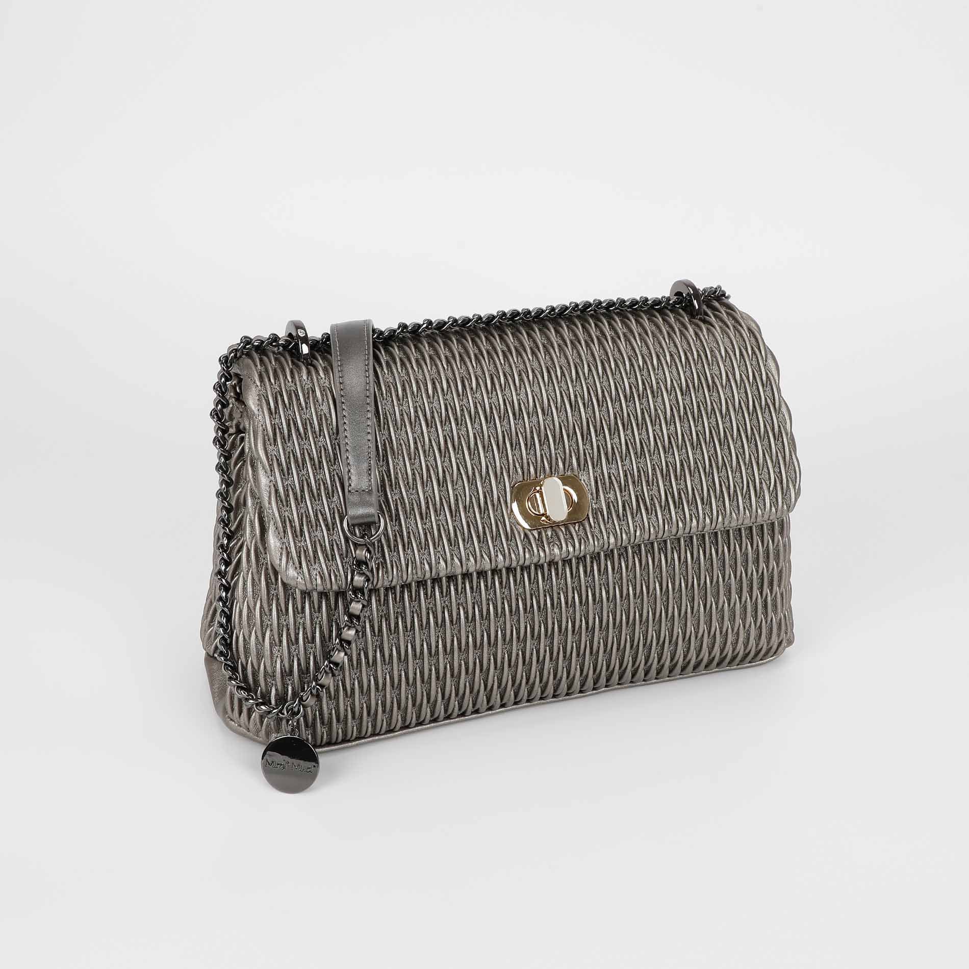 BORSA A SPALLA TRAPUNTATA