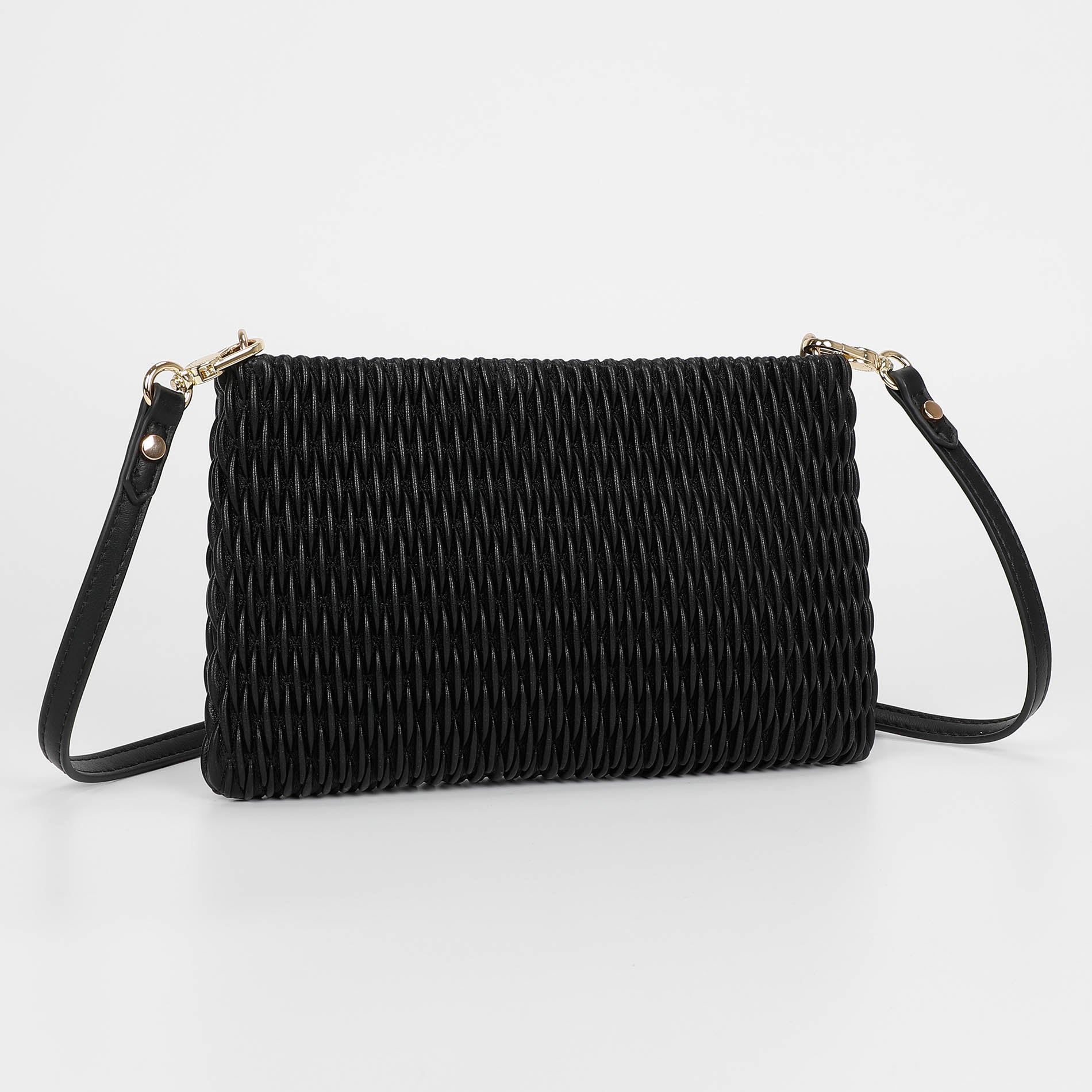 BORSA A TRACOLLA TRAPUNTATA