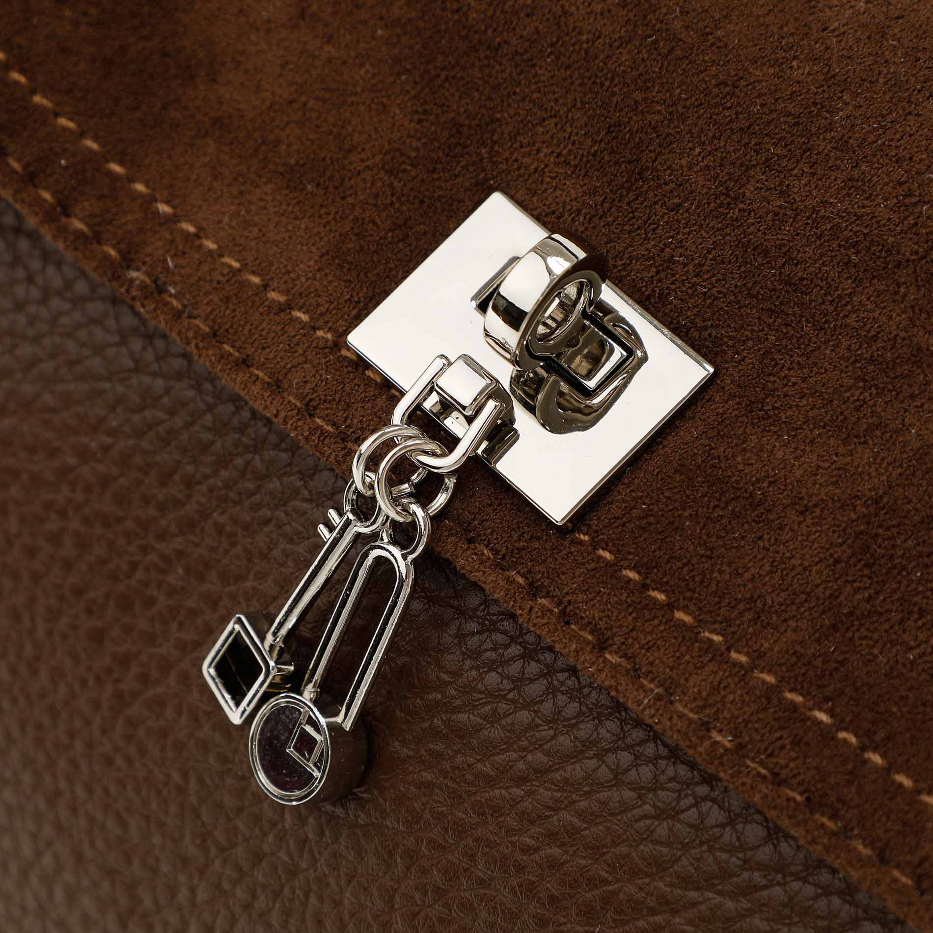 BORSA A SPALLA CON DETTAGLIO IN ECO SUEDE