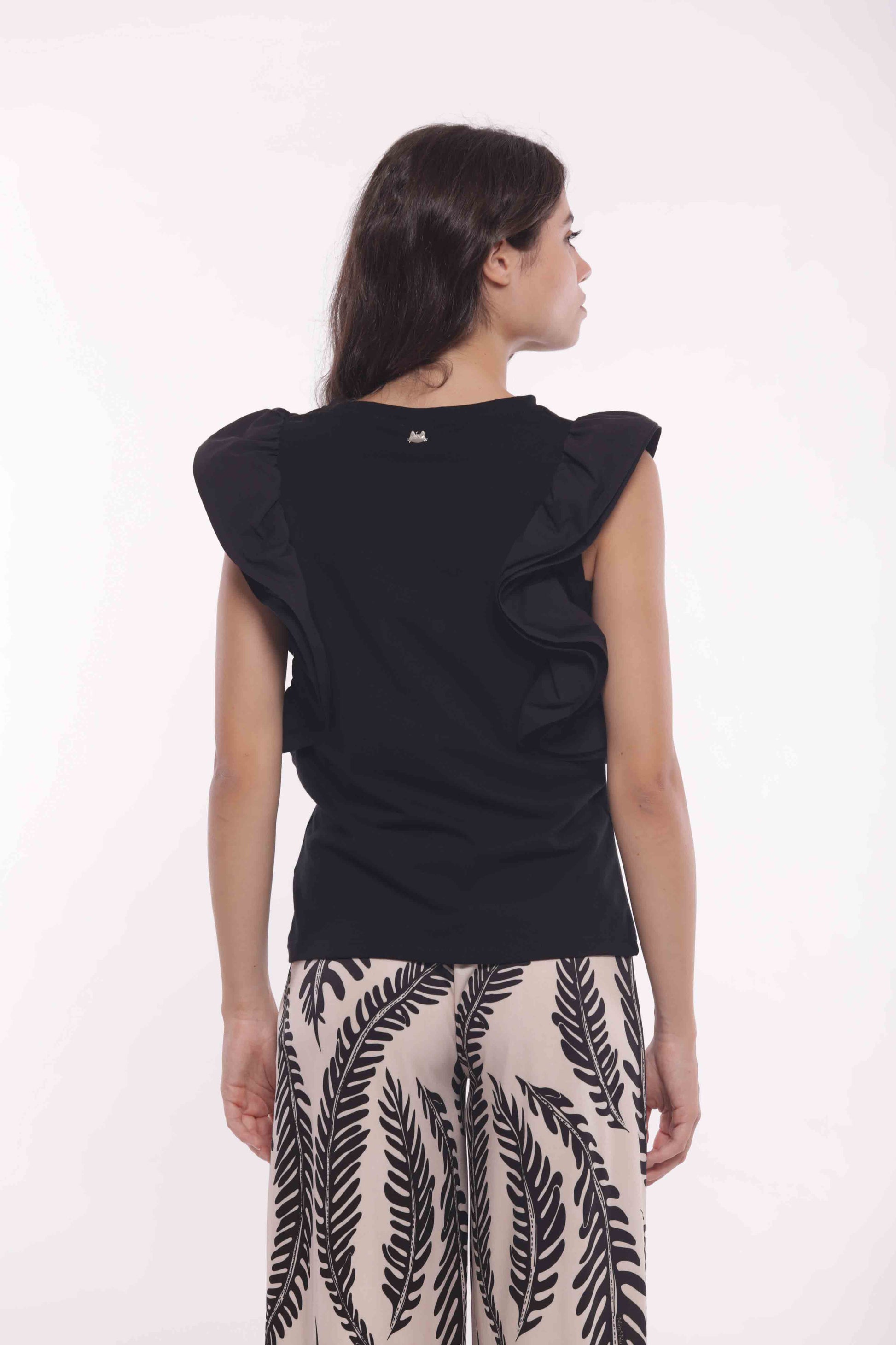 T-SHIRT CON VOULANT "RIGIDE" SU MANICHE