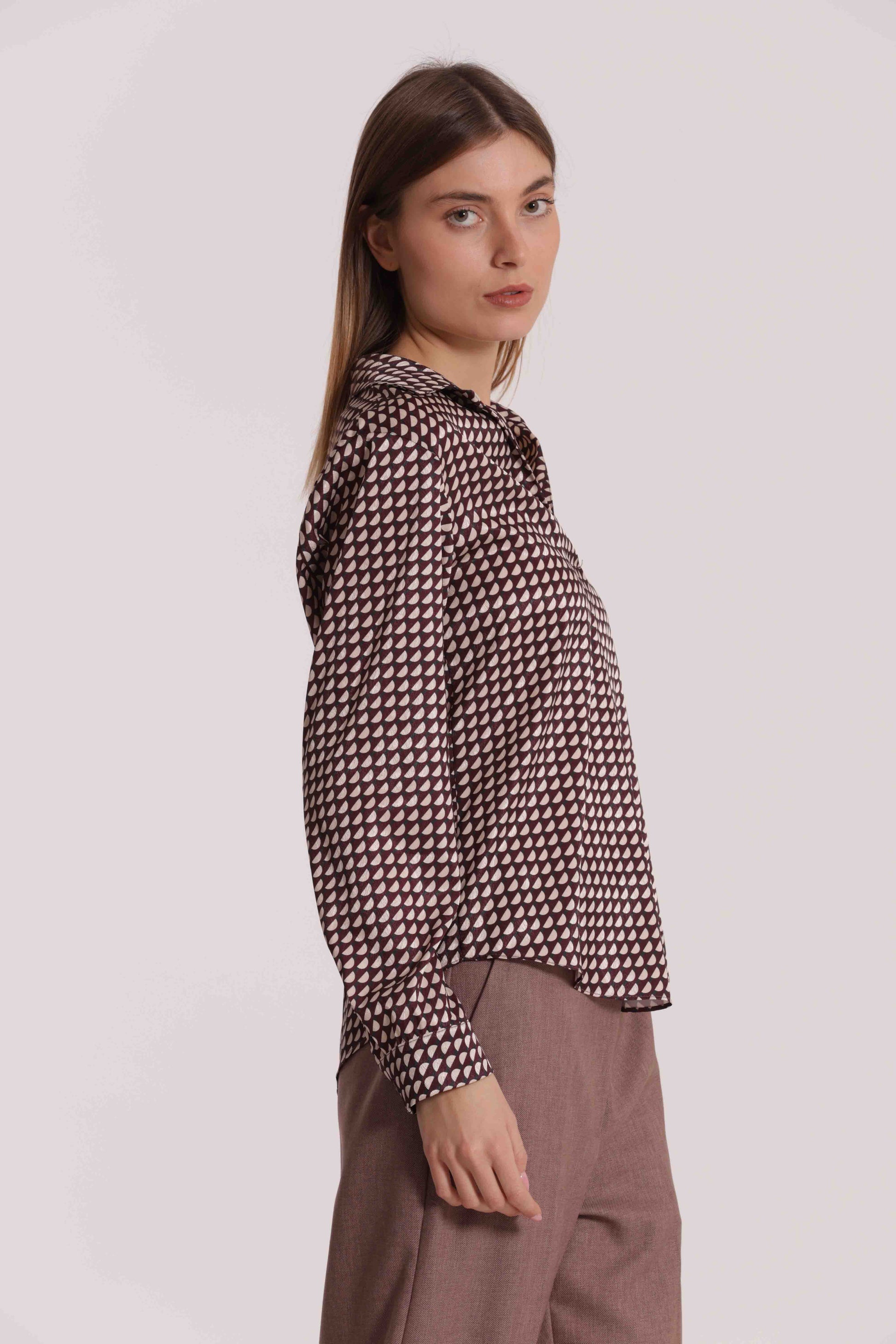 BLUSA SCOLLO A V FANTASIA GEO