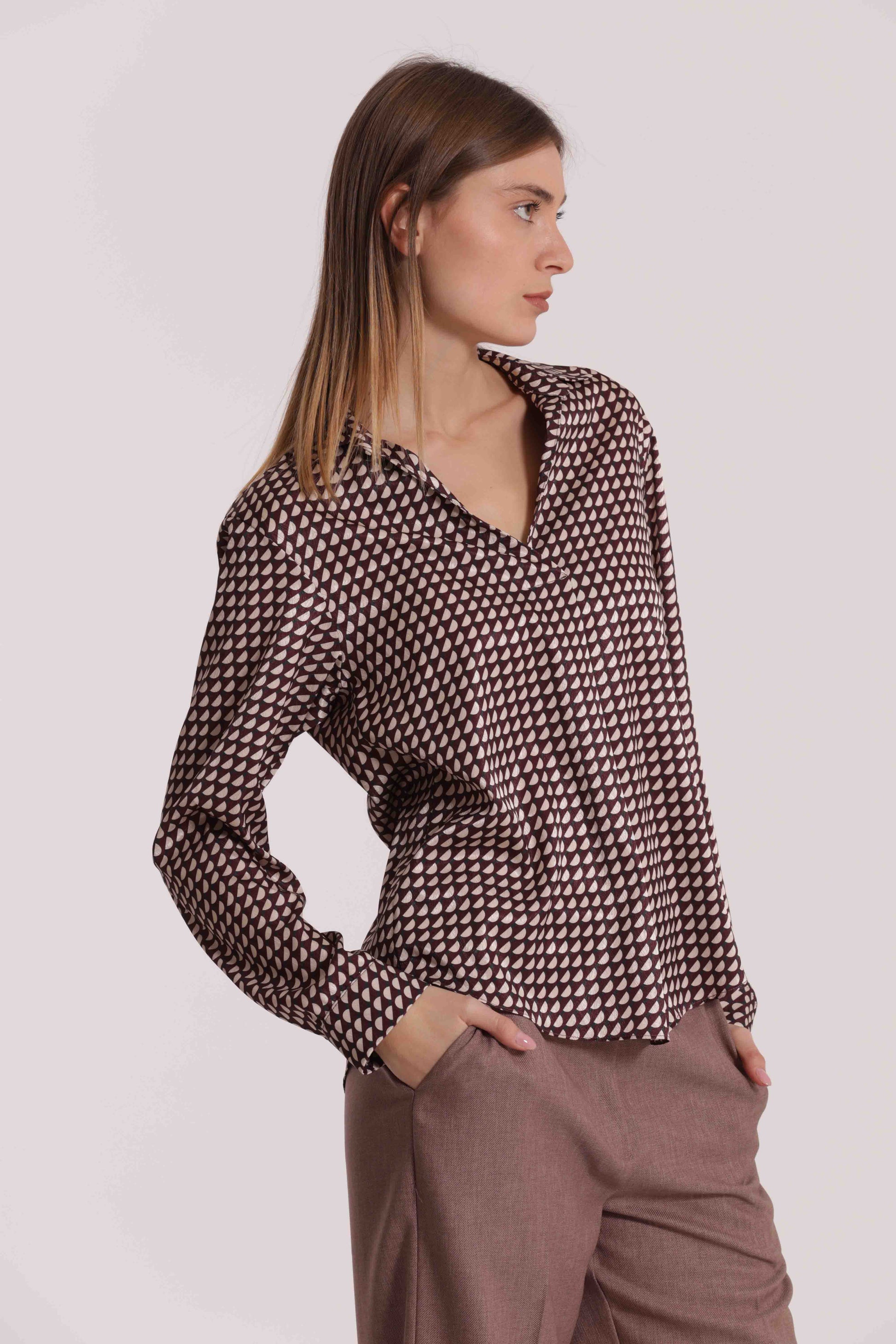 BLUSA SCOLLO A V FANTASIA GEO