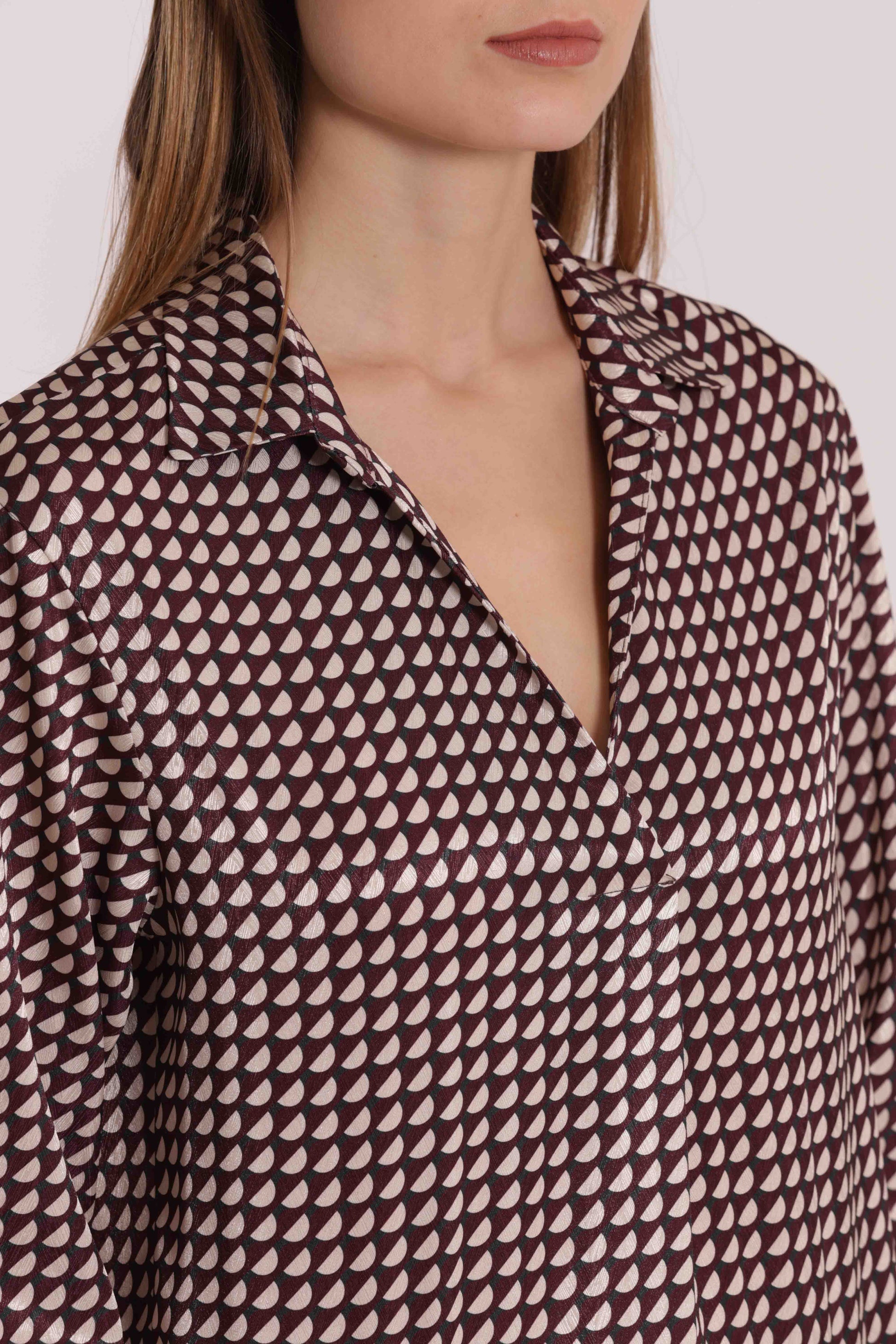 BLUSA SCOLLO A V FANTASIA GEO