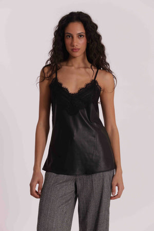 TOP IN SIMIL PELLE E DETTAGLIO IN PIZZO