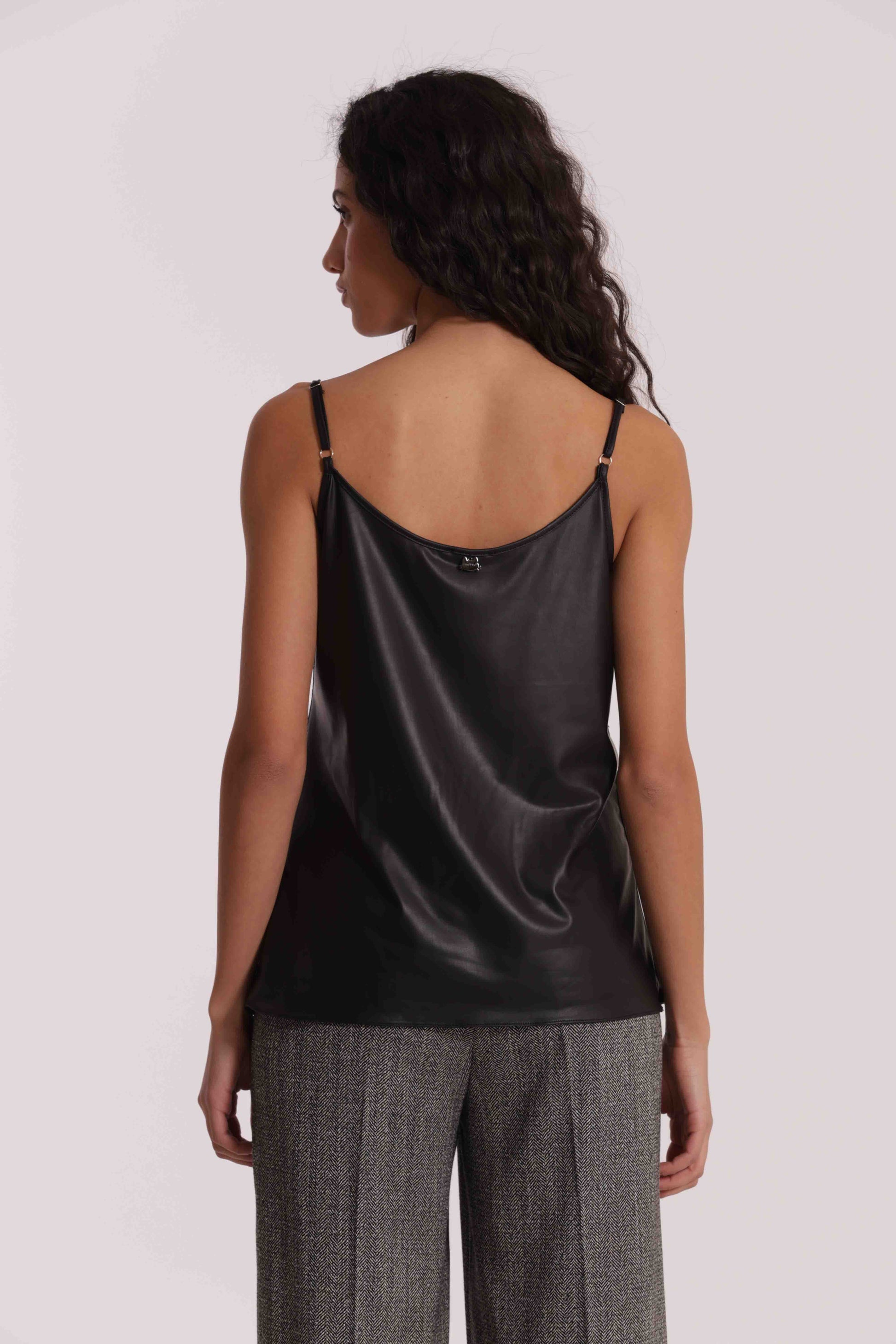 TOP IN SIMIL PELLE E DETTAGLIO IN PIZZO