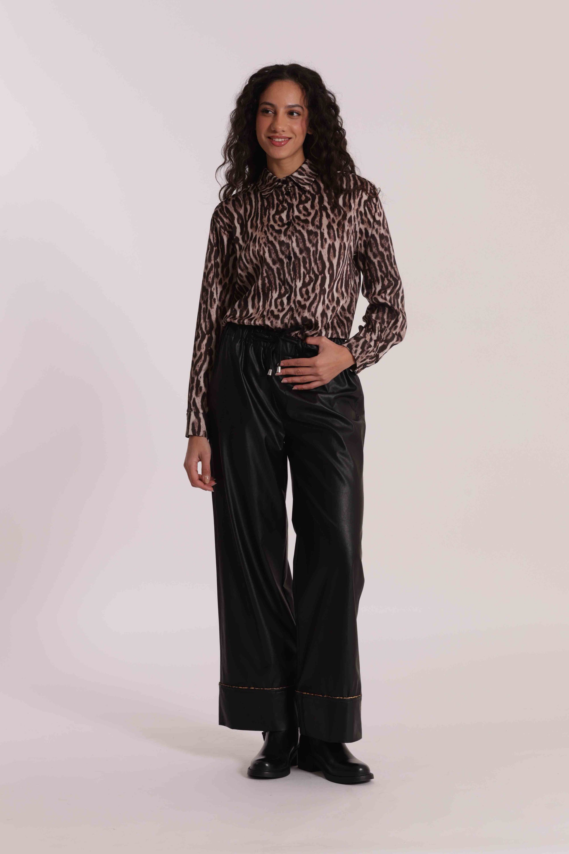 PANTALONE PALAZZO IN SIMILPELLE CON DETTAGLI ANIMALIER