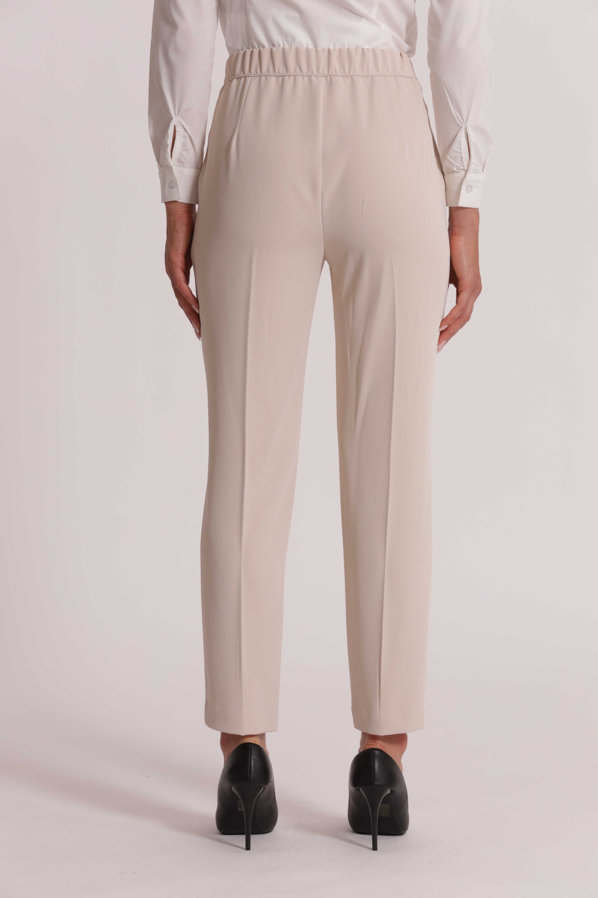PANTALONE CON ELASTICO IN VITA