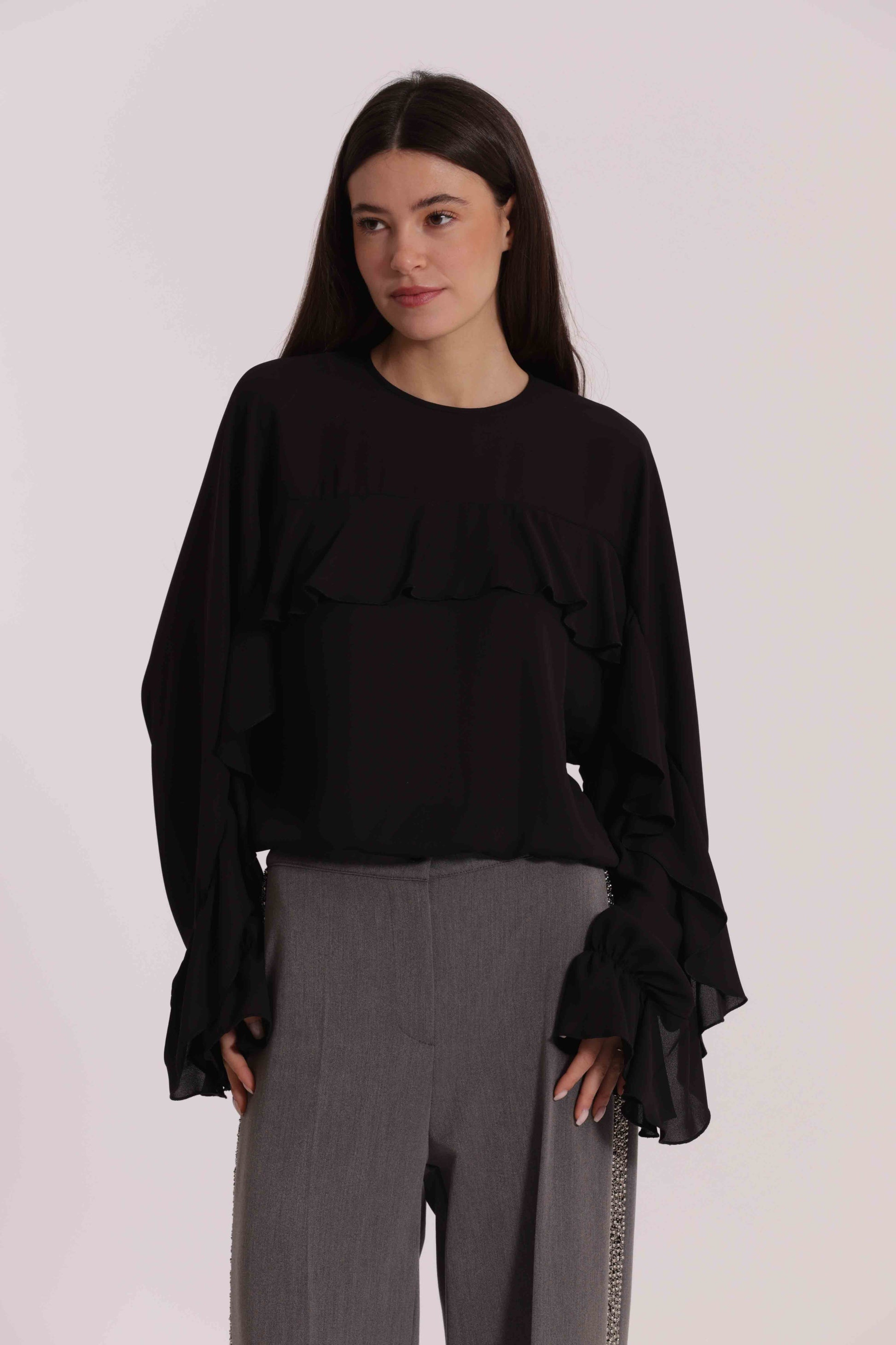 BLUSA CON ROUCHES