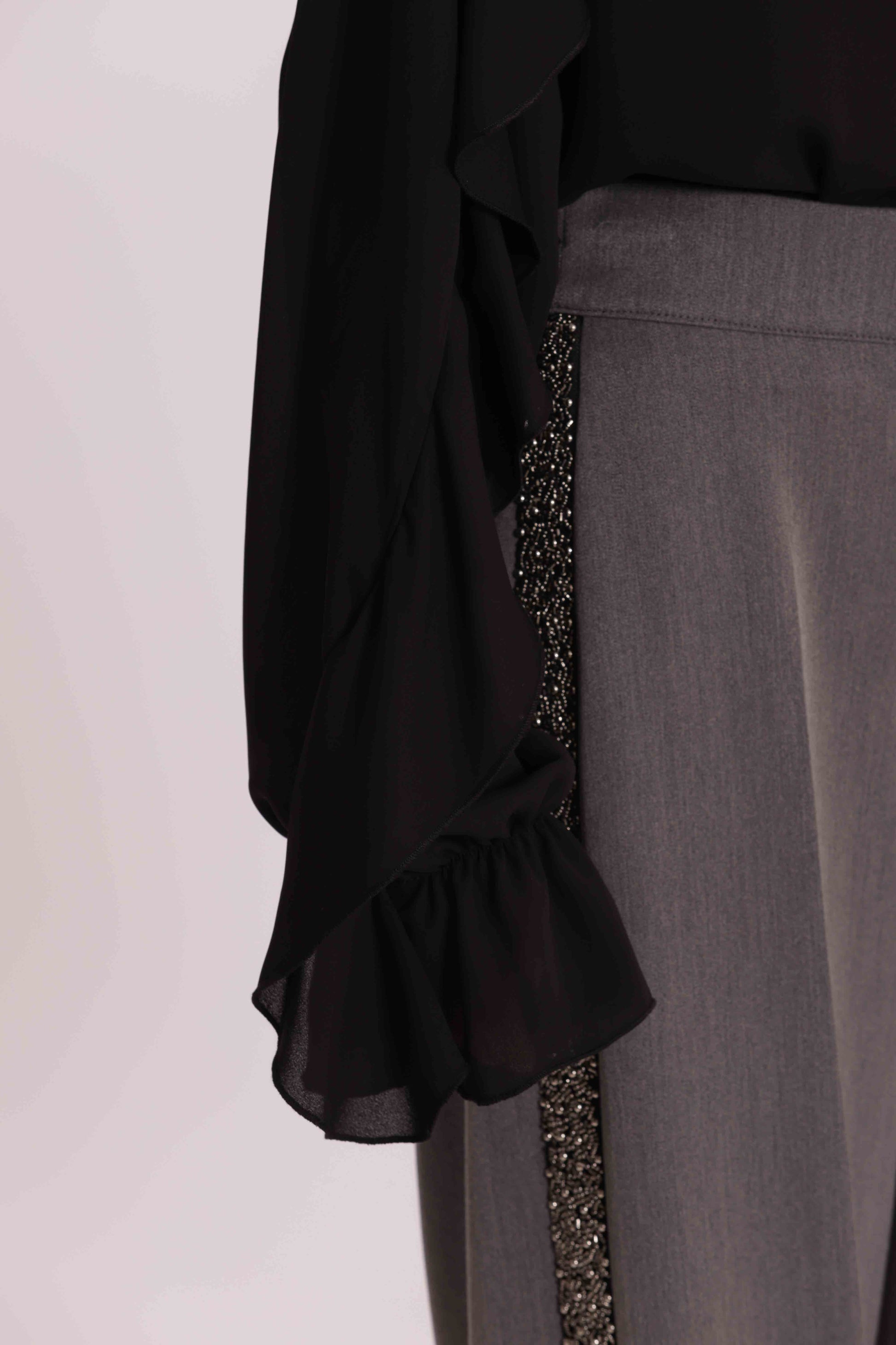 BLUSA CON ROUCHES