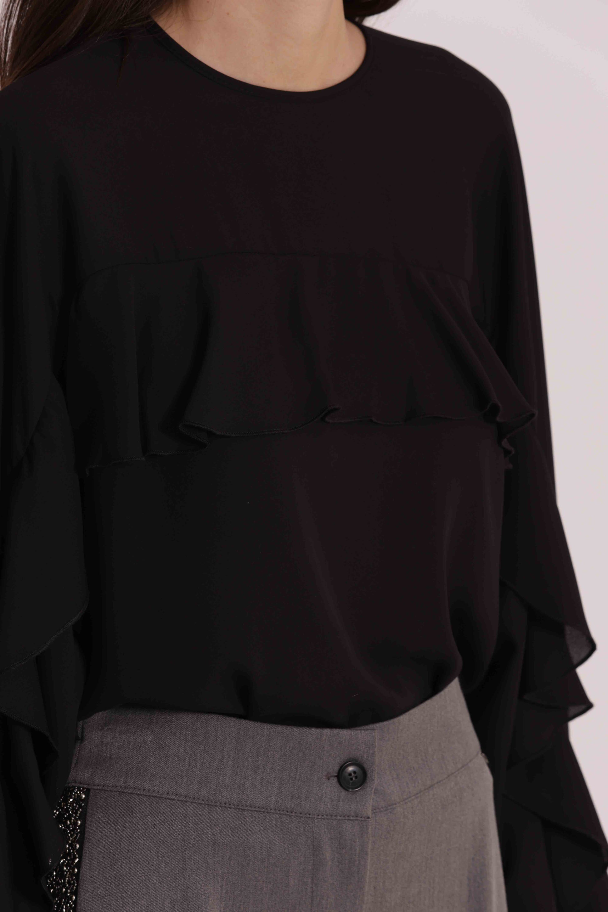 BLUSA CON ROUCHES