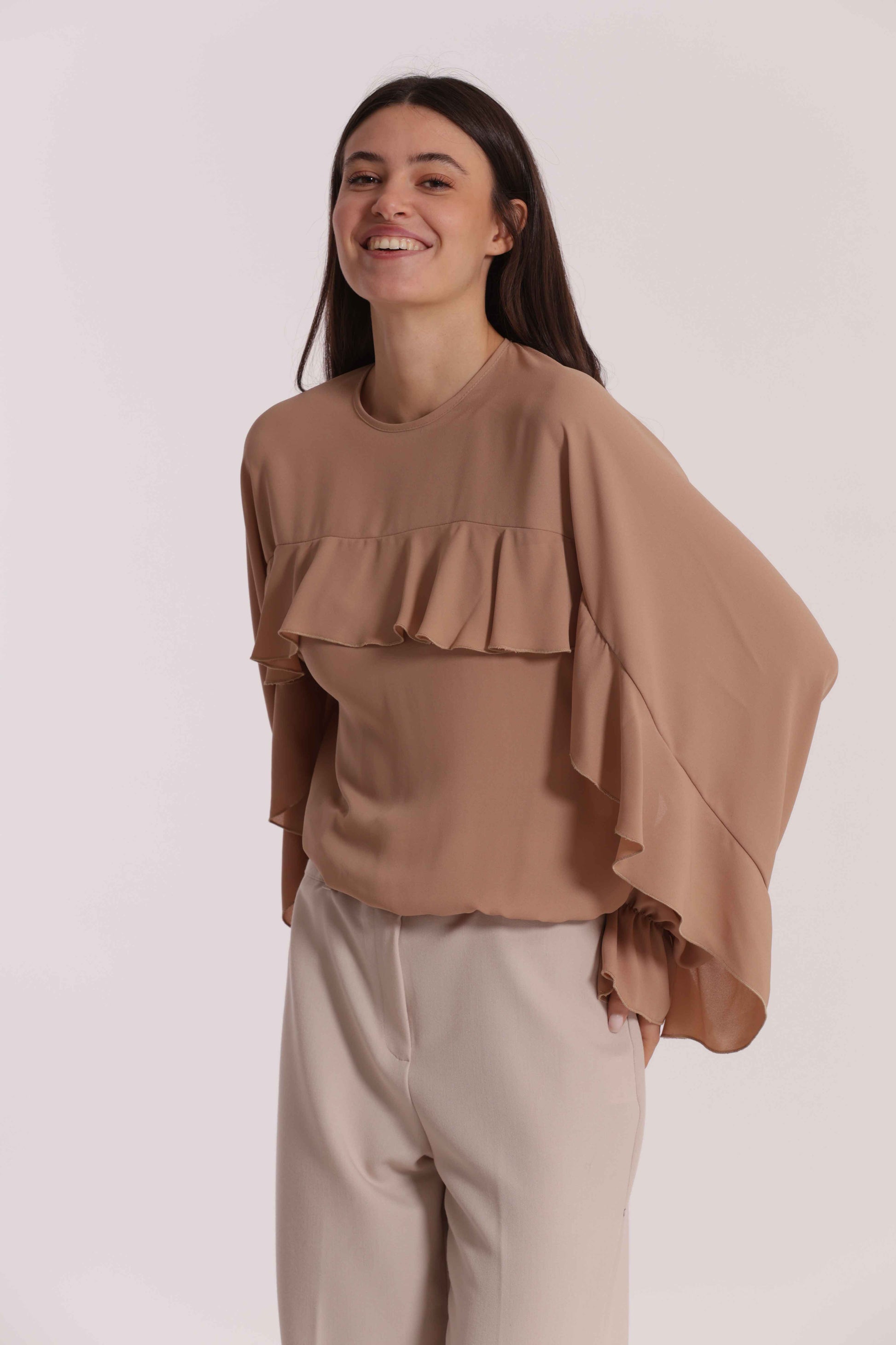 BLUSA CON ROUCHES