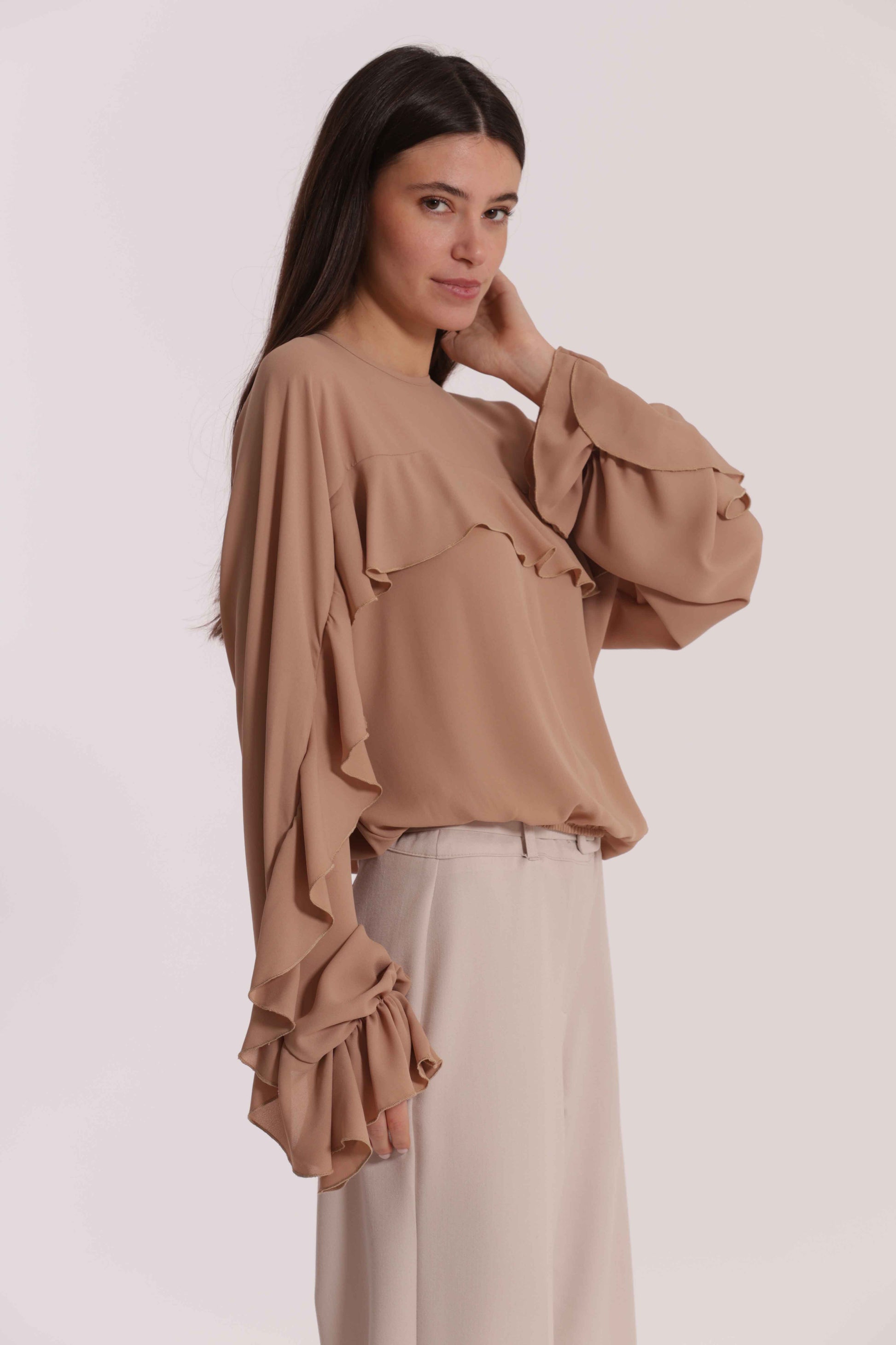 BLUSA CON ROUCHES