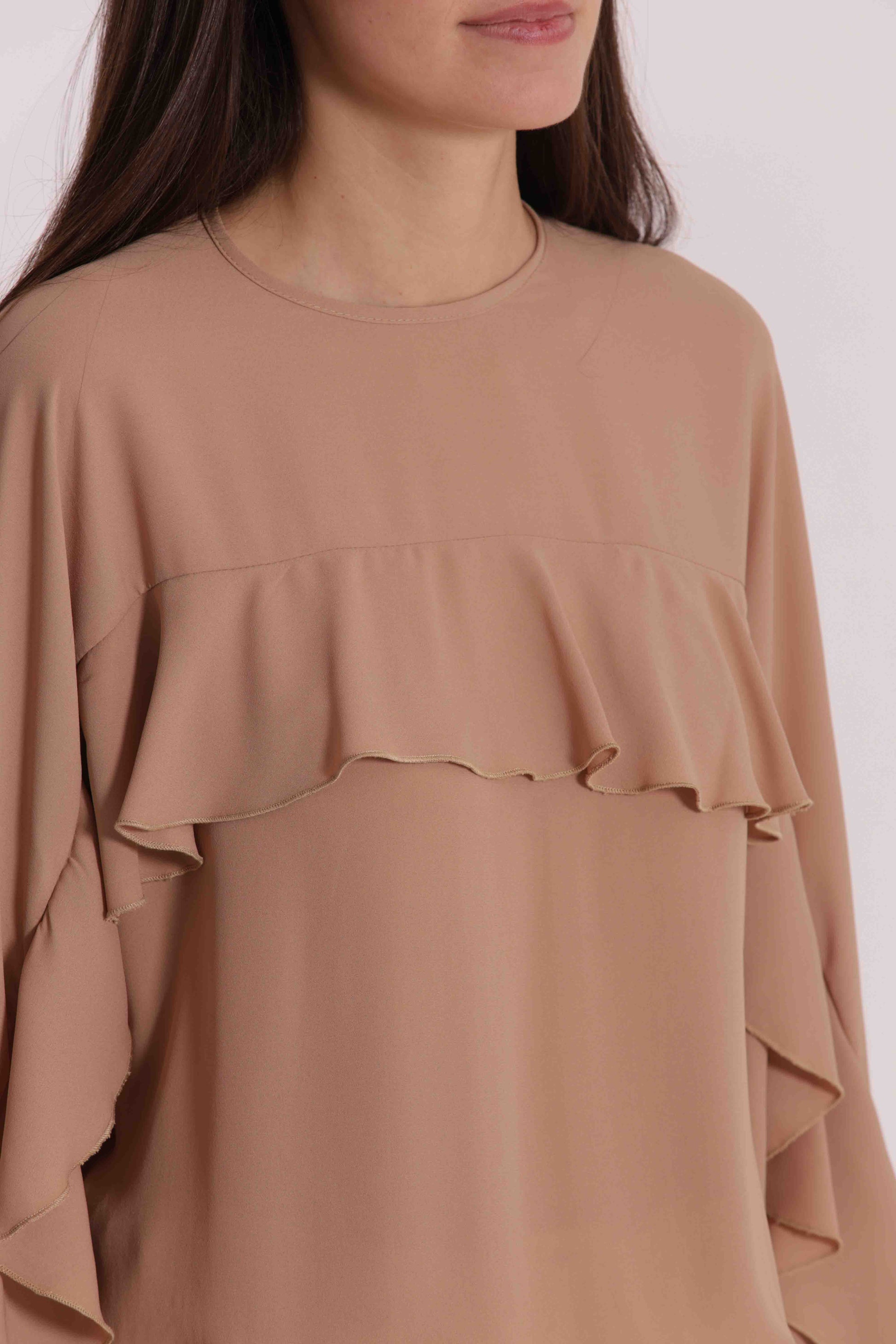 BLUSA CON ROUCHES