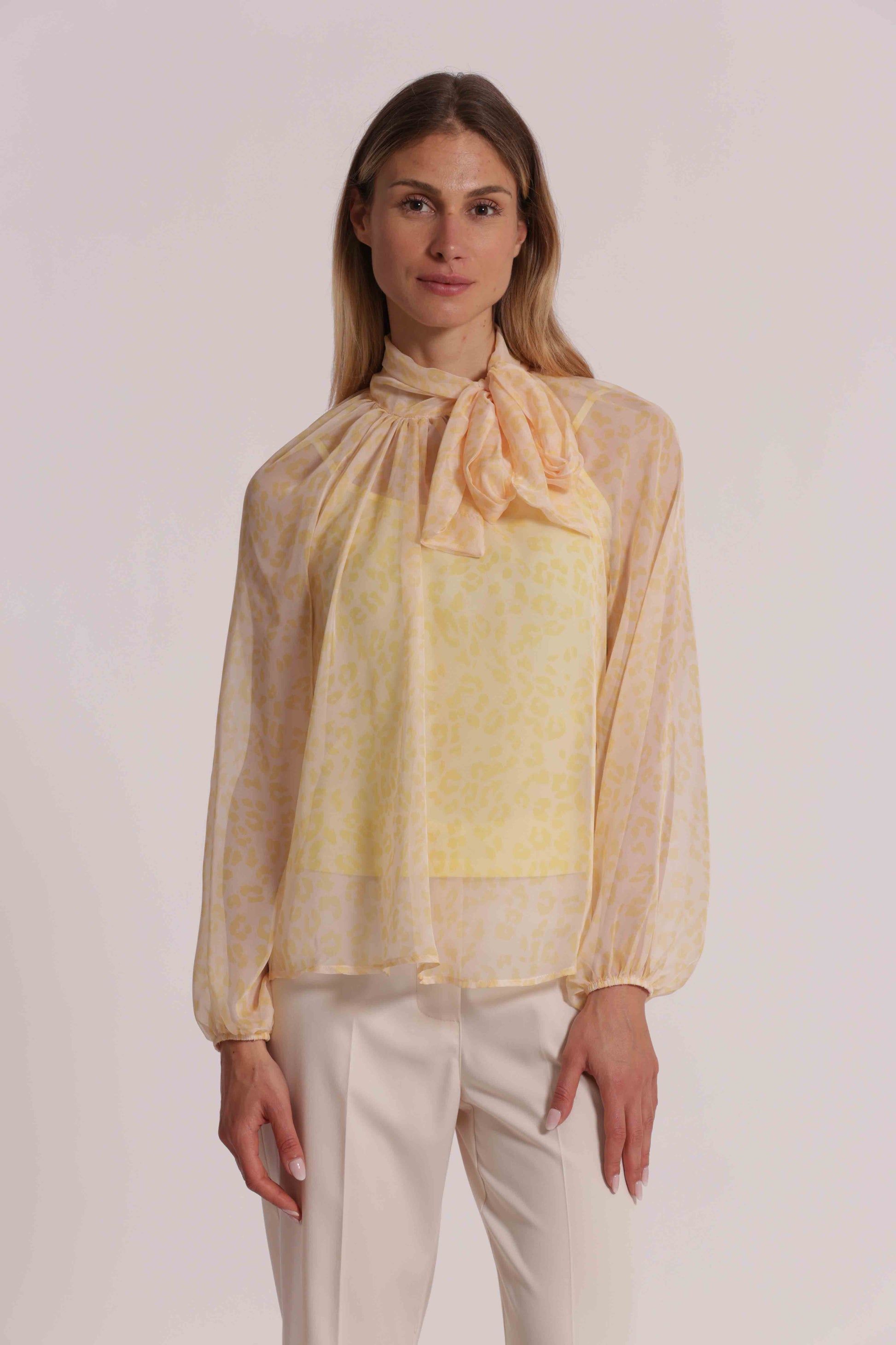 BLUSA ANIMALIER CON FIOCCO