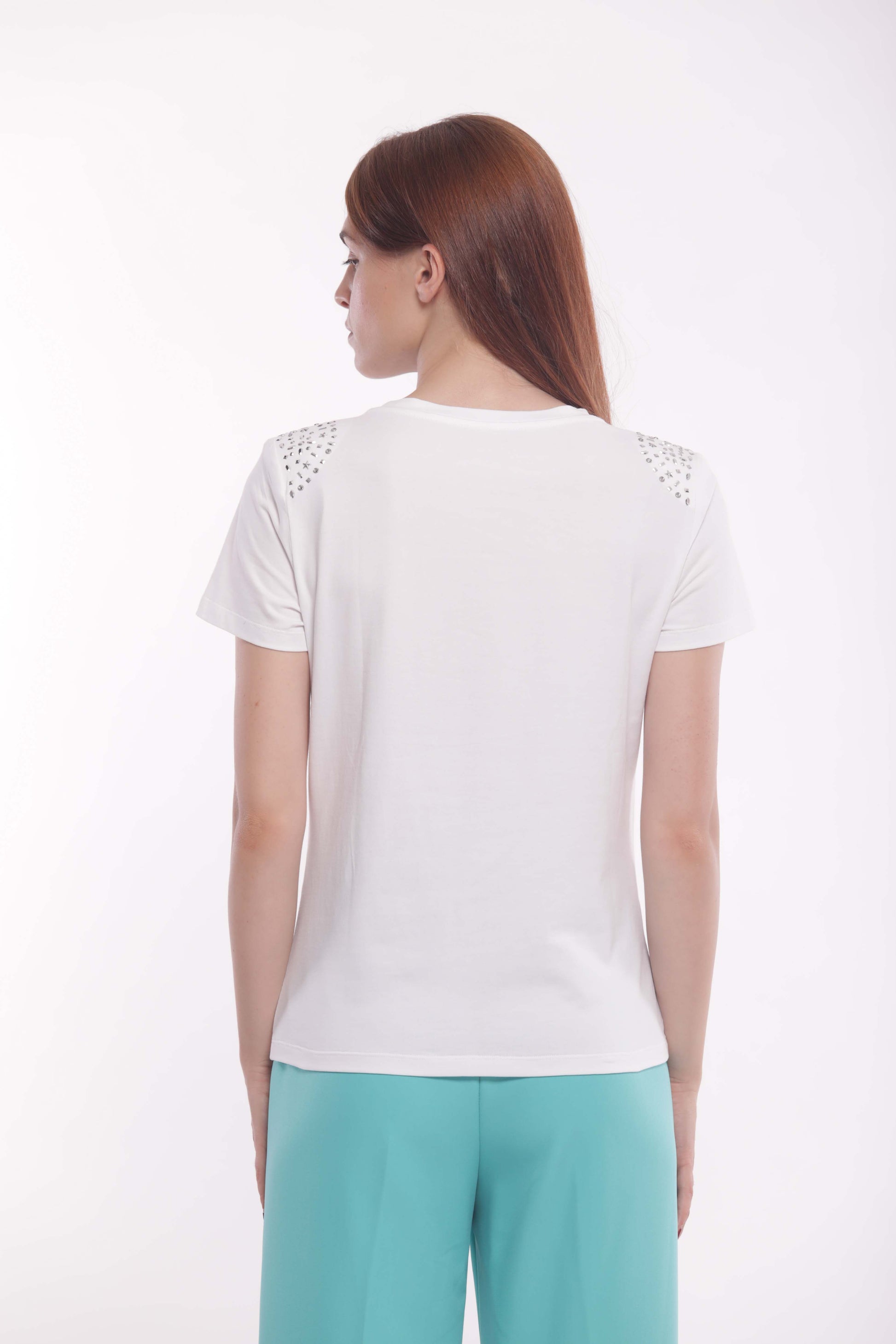 T-SHIRT CON BORCHIE SU SPALLE