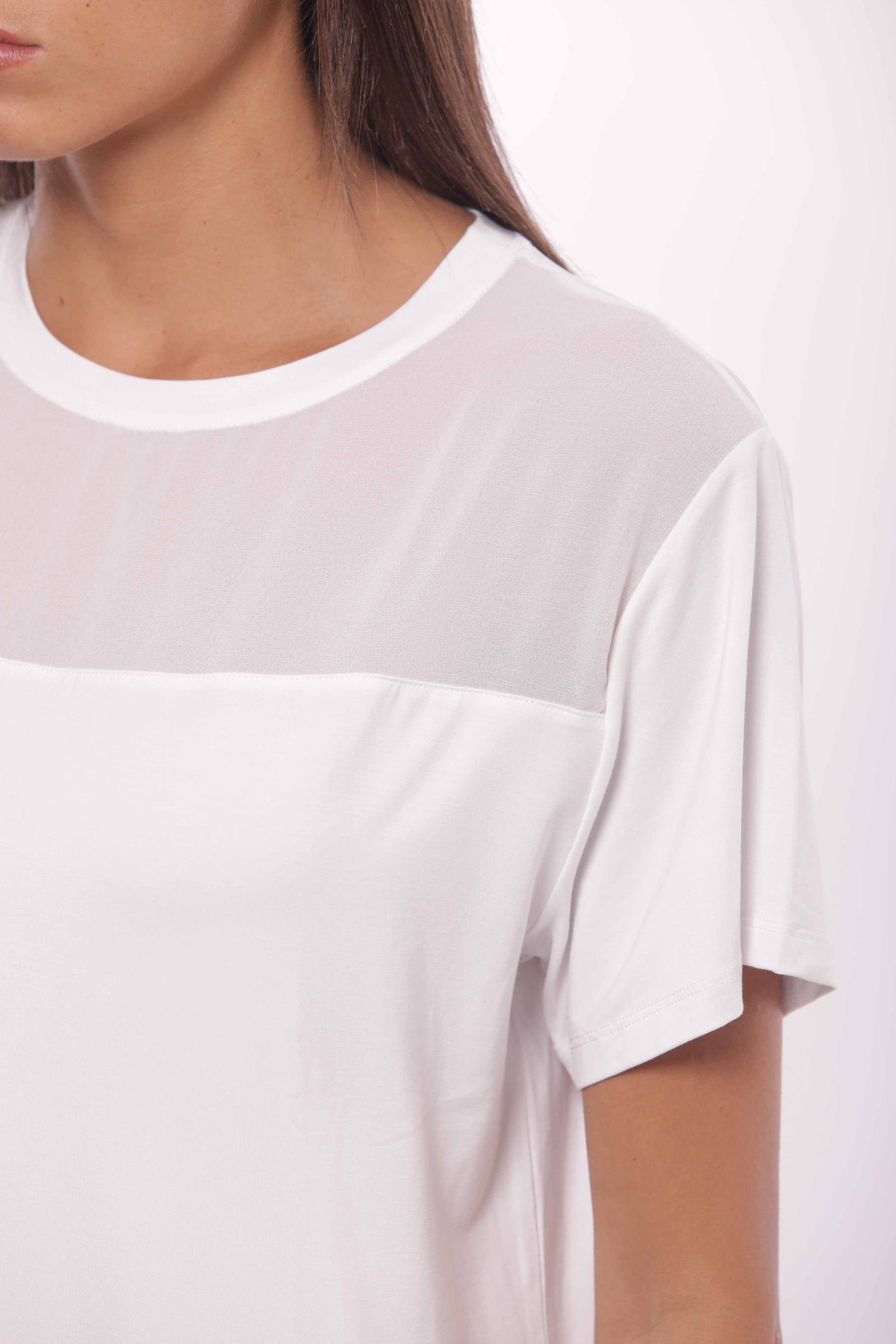 T-SHIRT CON TRASPARENZE