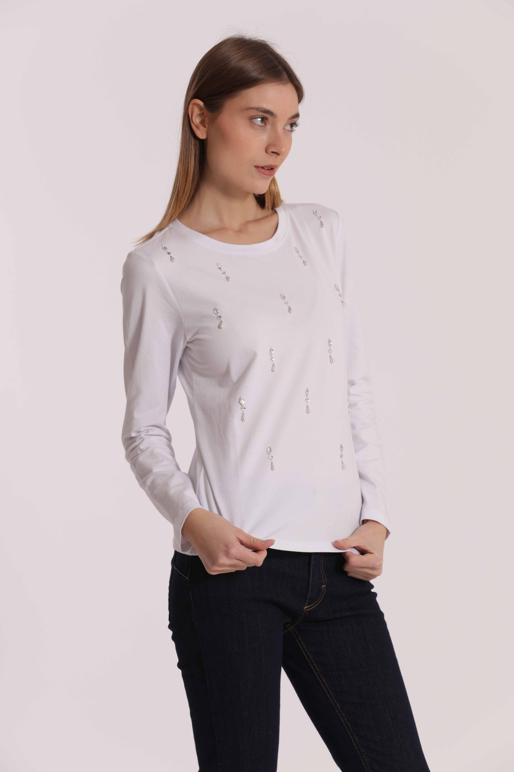 T-SHIRT CON PIOGGIA DI PERLE