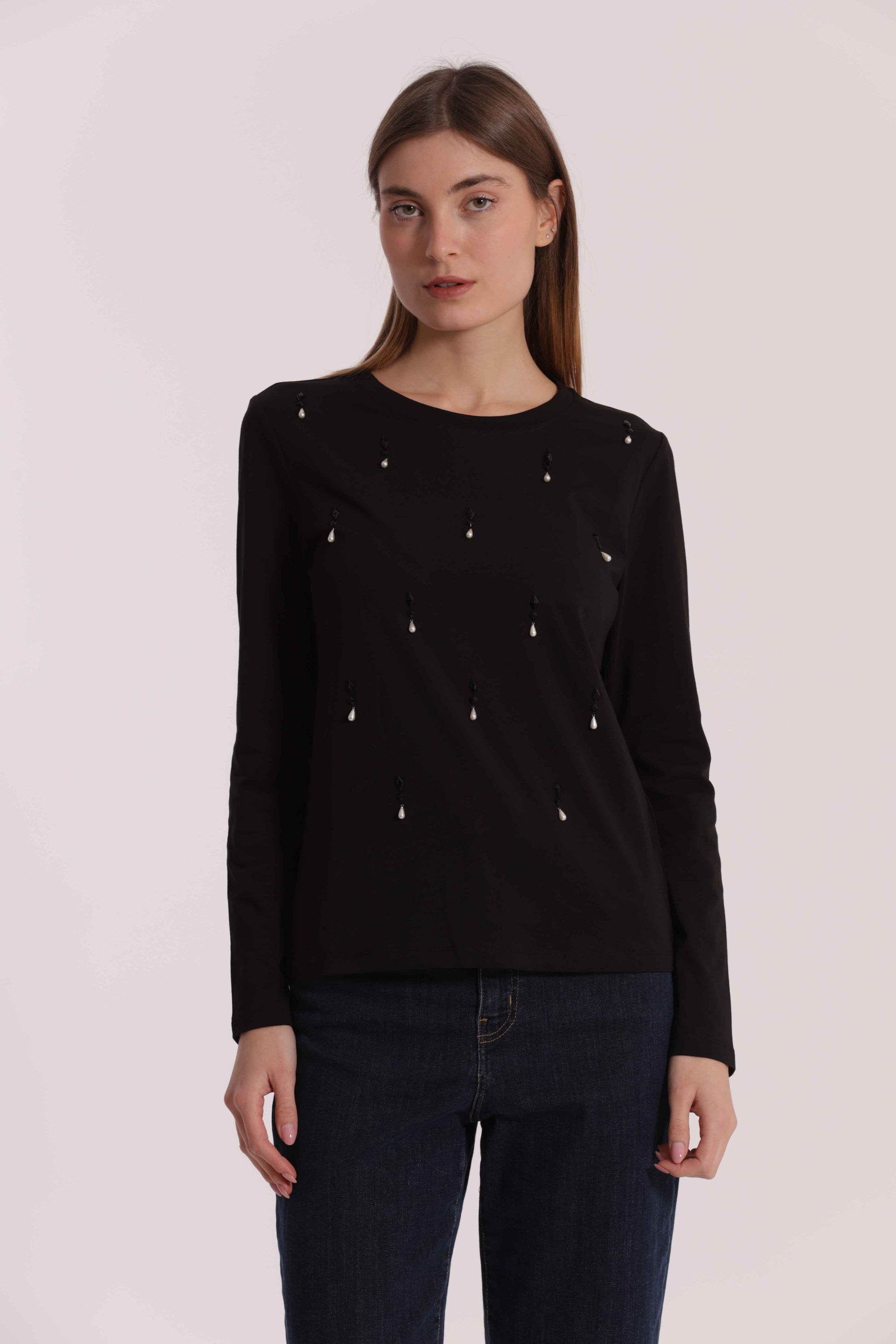 T-SHIRT CON PIOGGIA DI PERLE