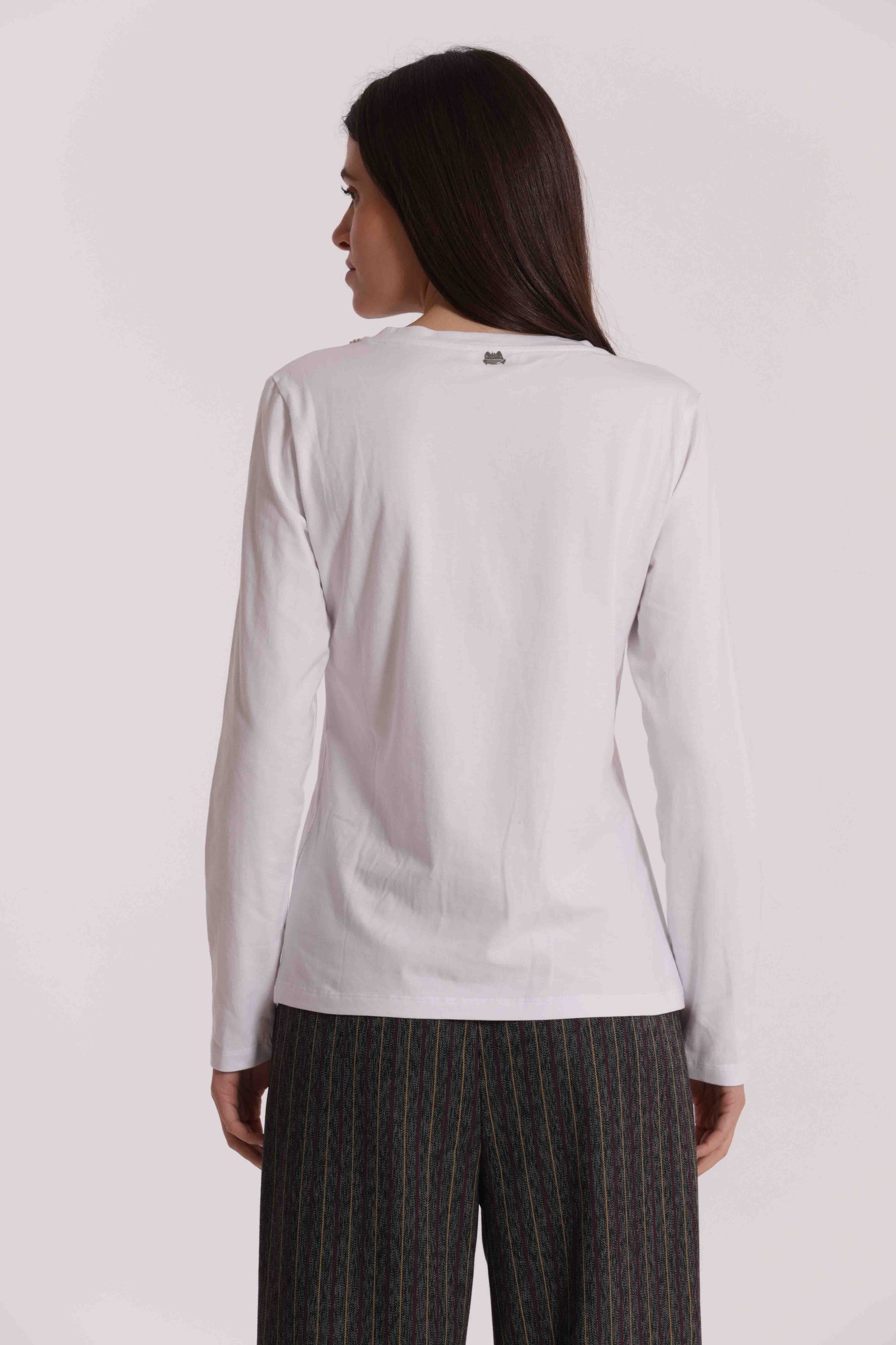 T-SHIRT CON COLLETTO DECORATO
