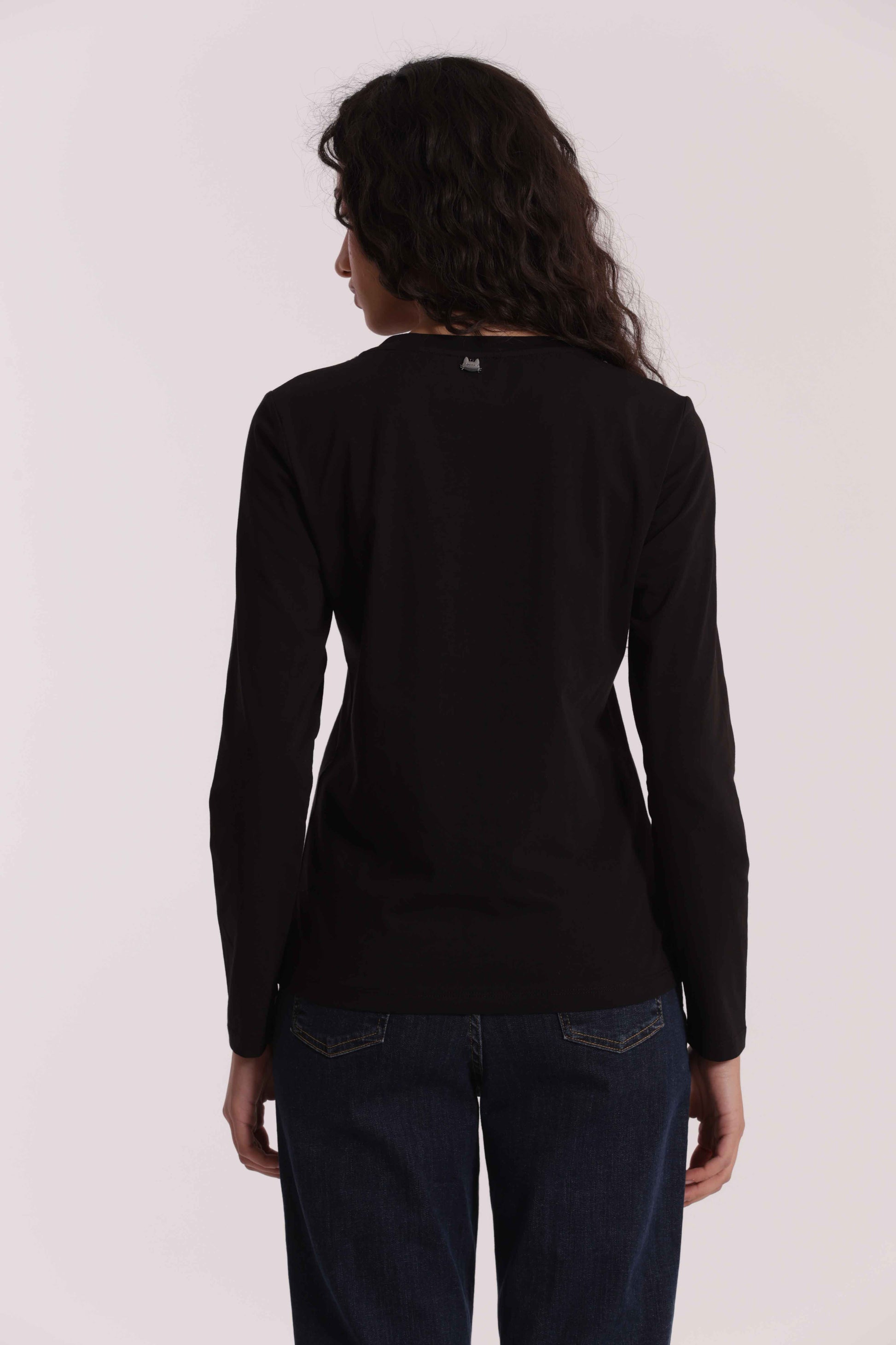 T-SHIRT CON COLLETTO DECORATO