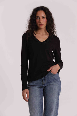T-SHIRT SCOLLO A V CON COLLO DI PERLE