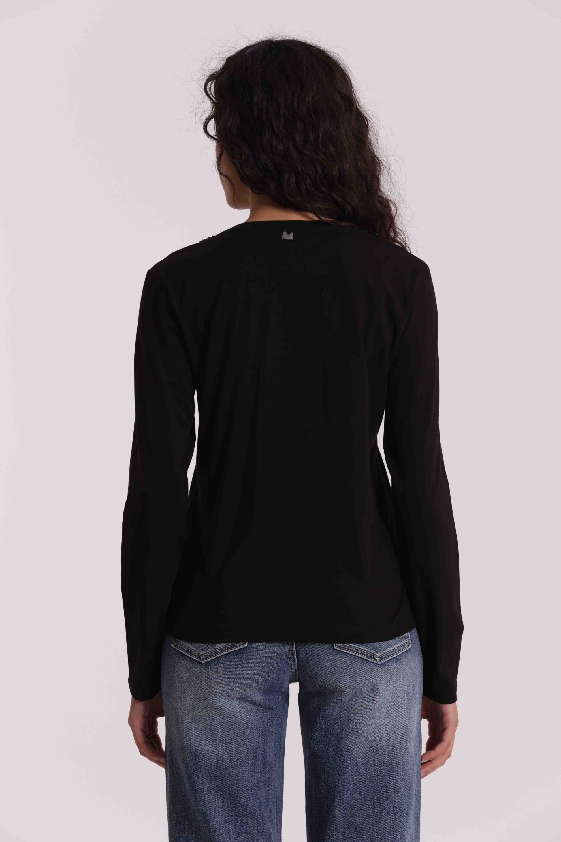 T-SHIRT SCOLLO A V CON COLLO DI PERLE