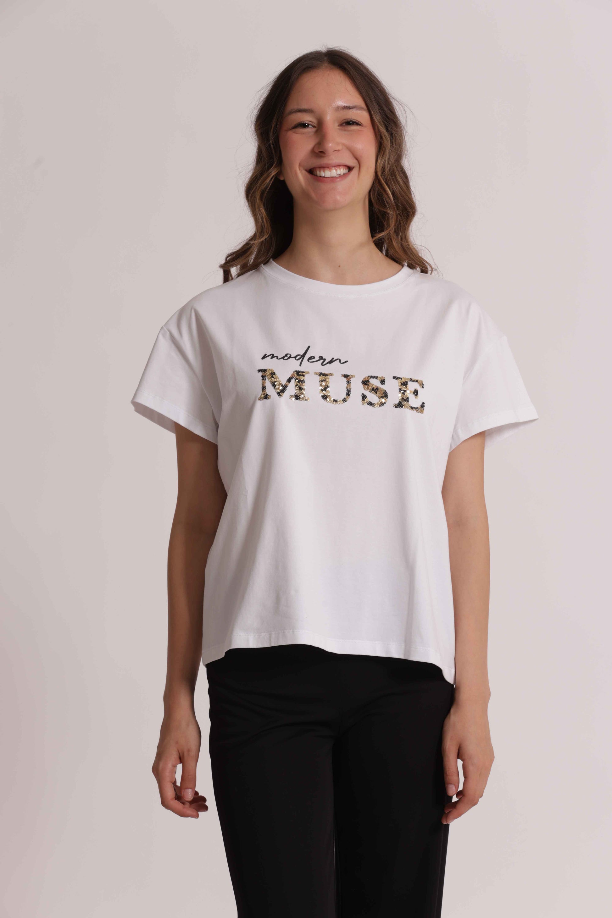 T-SHIRT "MODERN MUSE" CON PAILLETTES