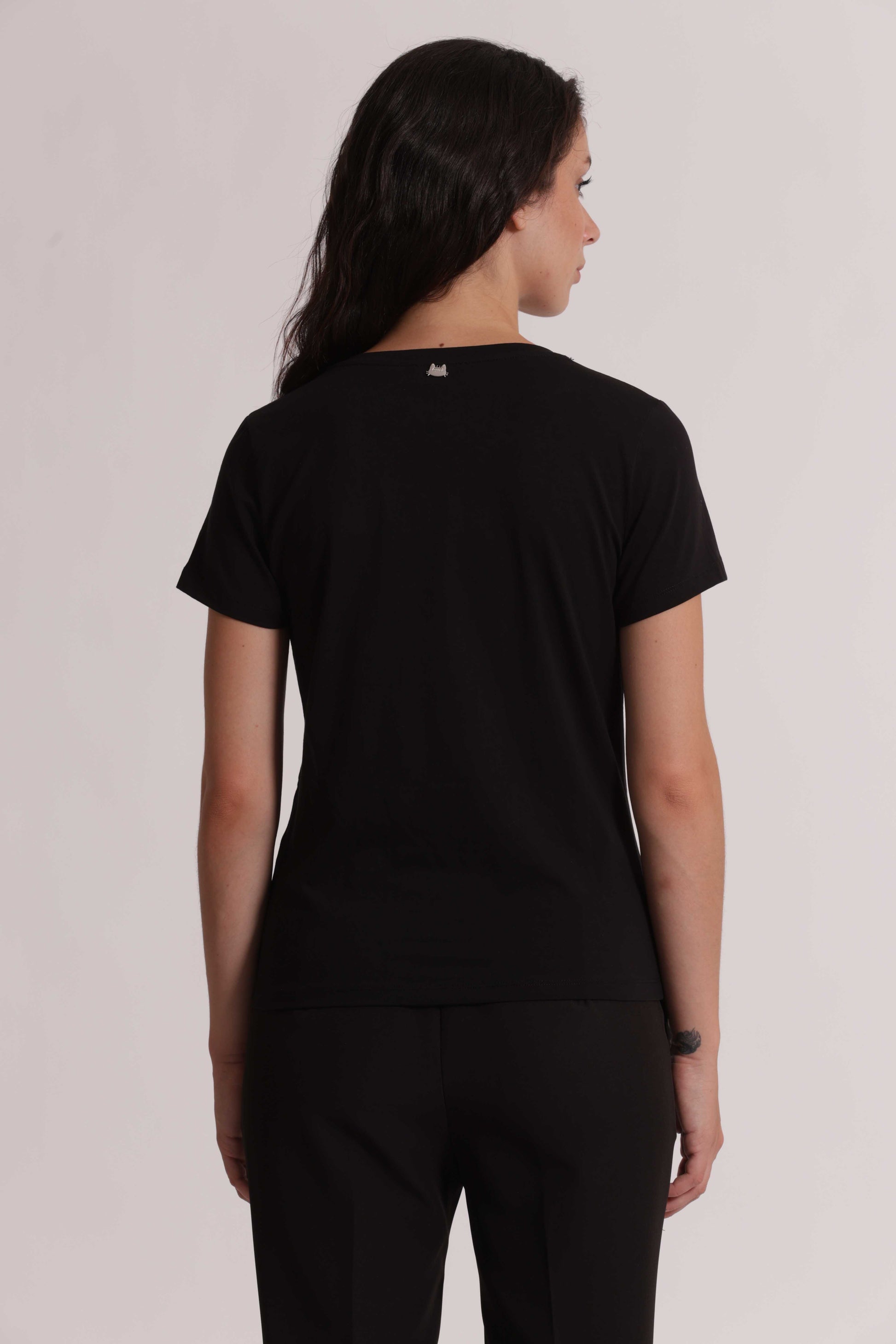T-SHIRT MEZZE MANICHE CON BORCHIE FRONTALI